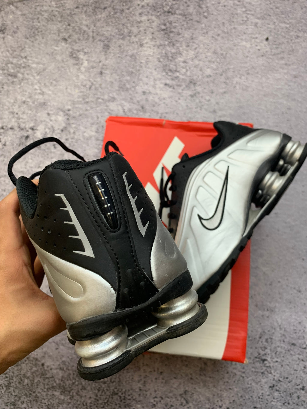 Nike Shox R4 Metallic Silver – sneakersy lifestyle r. 44,5