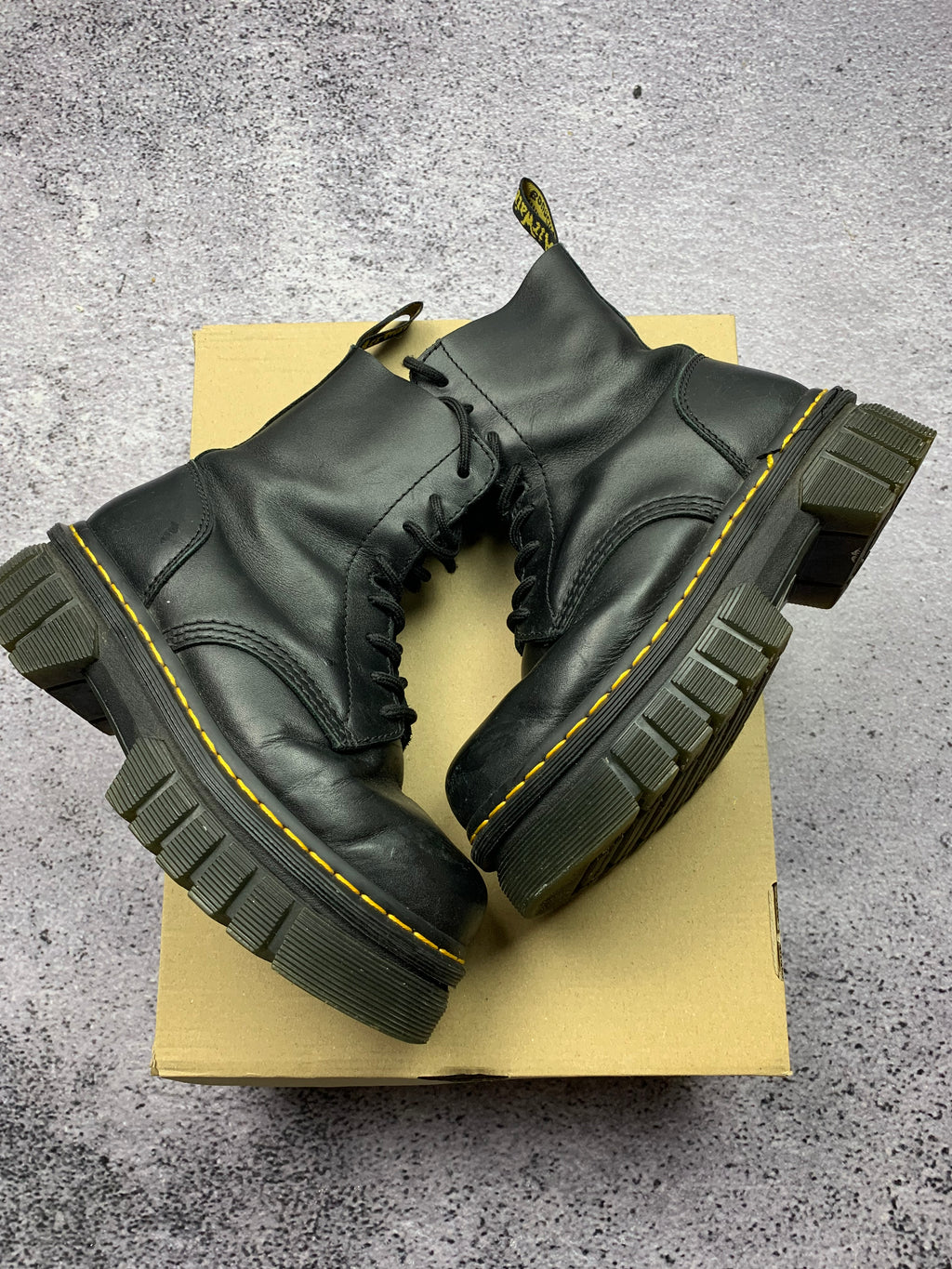 Dr. Martens Audrick 8-Eye Boot – skórzane botki platforma r. 38