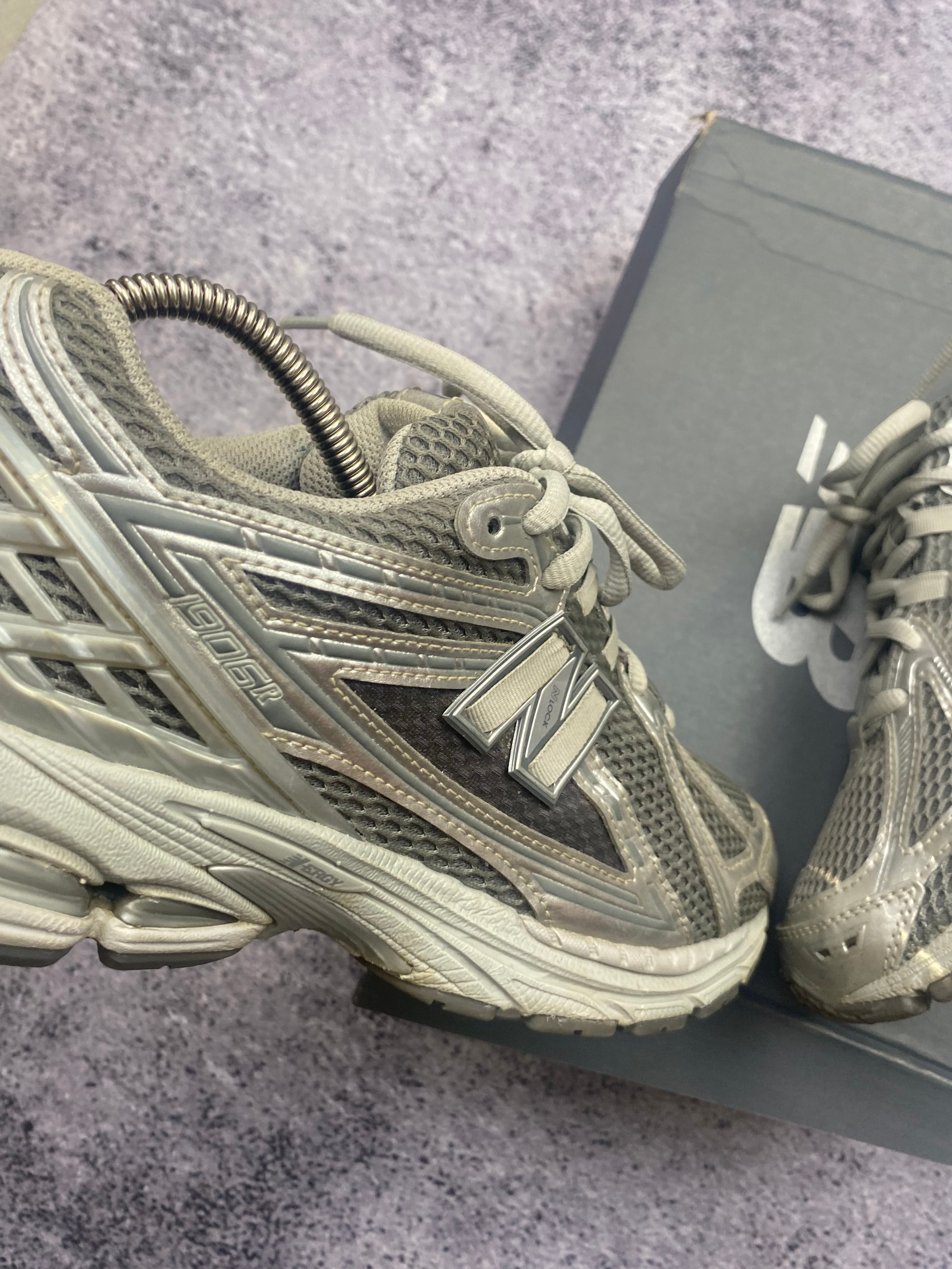 New Balance 1906R Silver Grey Running Sneakers Y2K 43