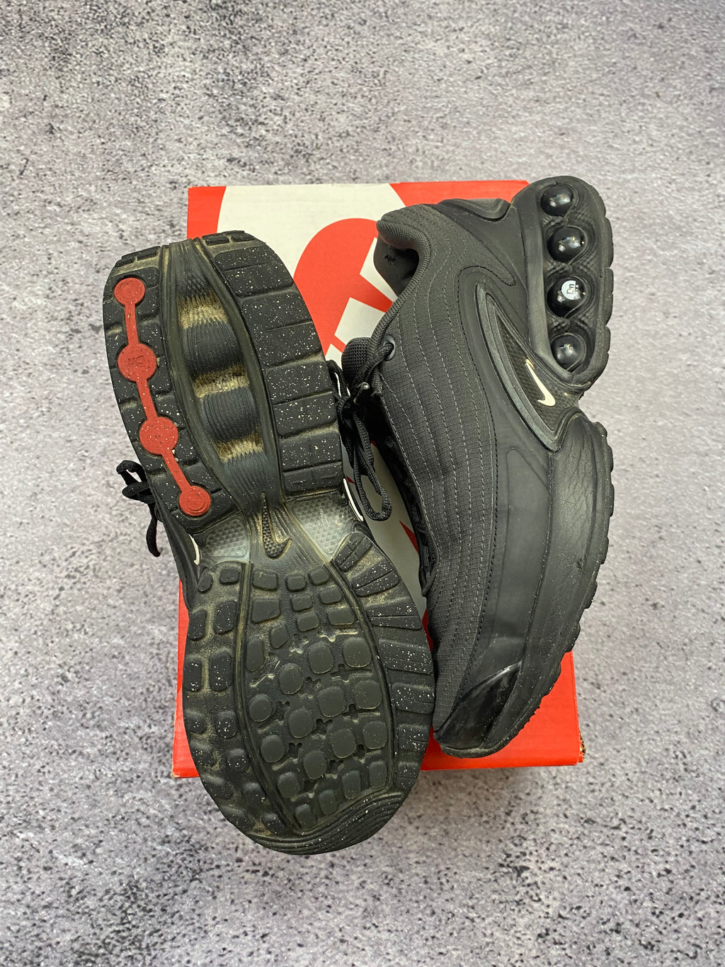 Nike Air Max Dn black sports sneakers size 40.5