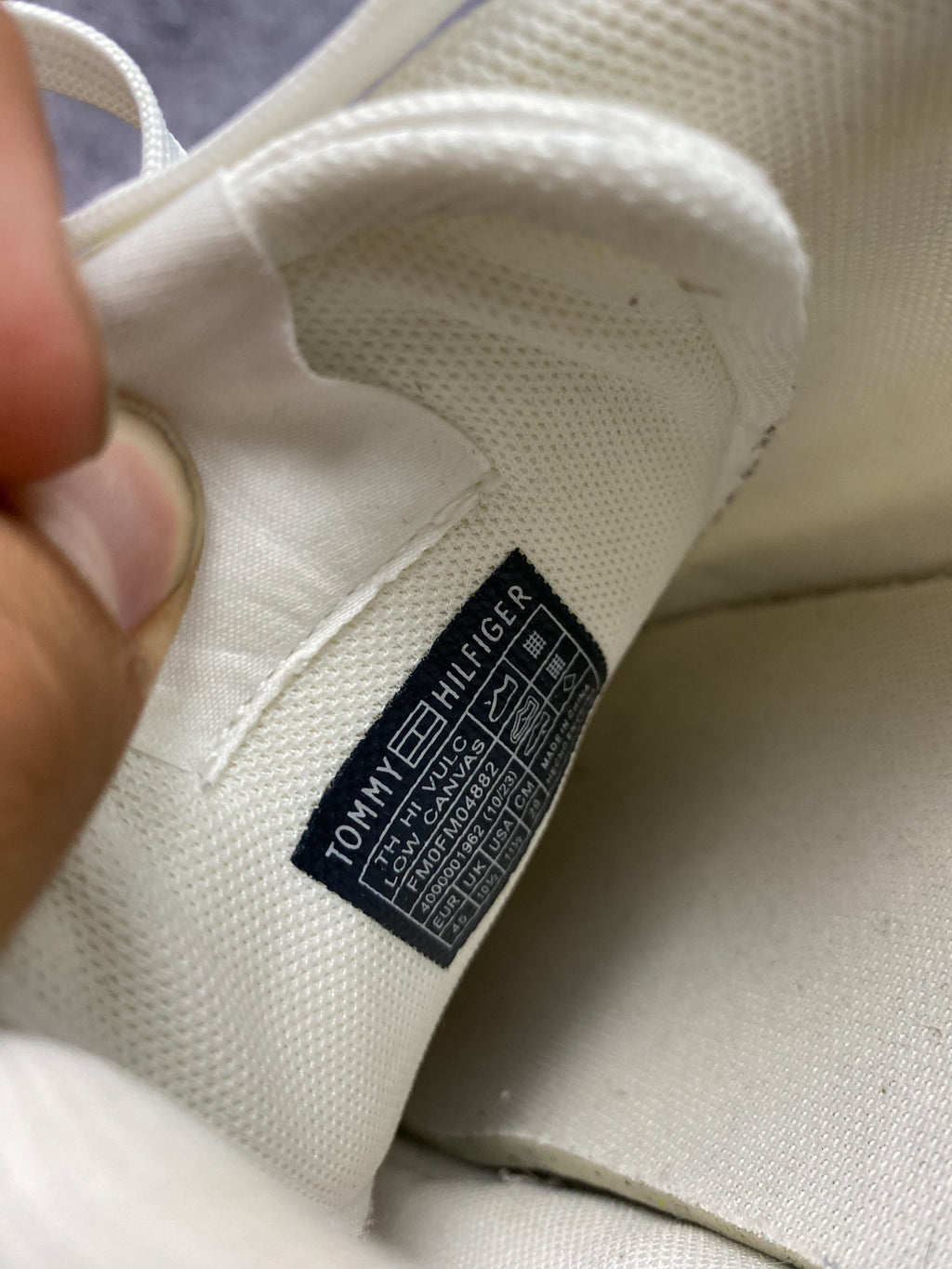 Tommy Hilfiger White Trainers Sneakers 45 – Canvas Casual