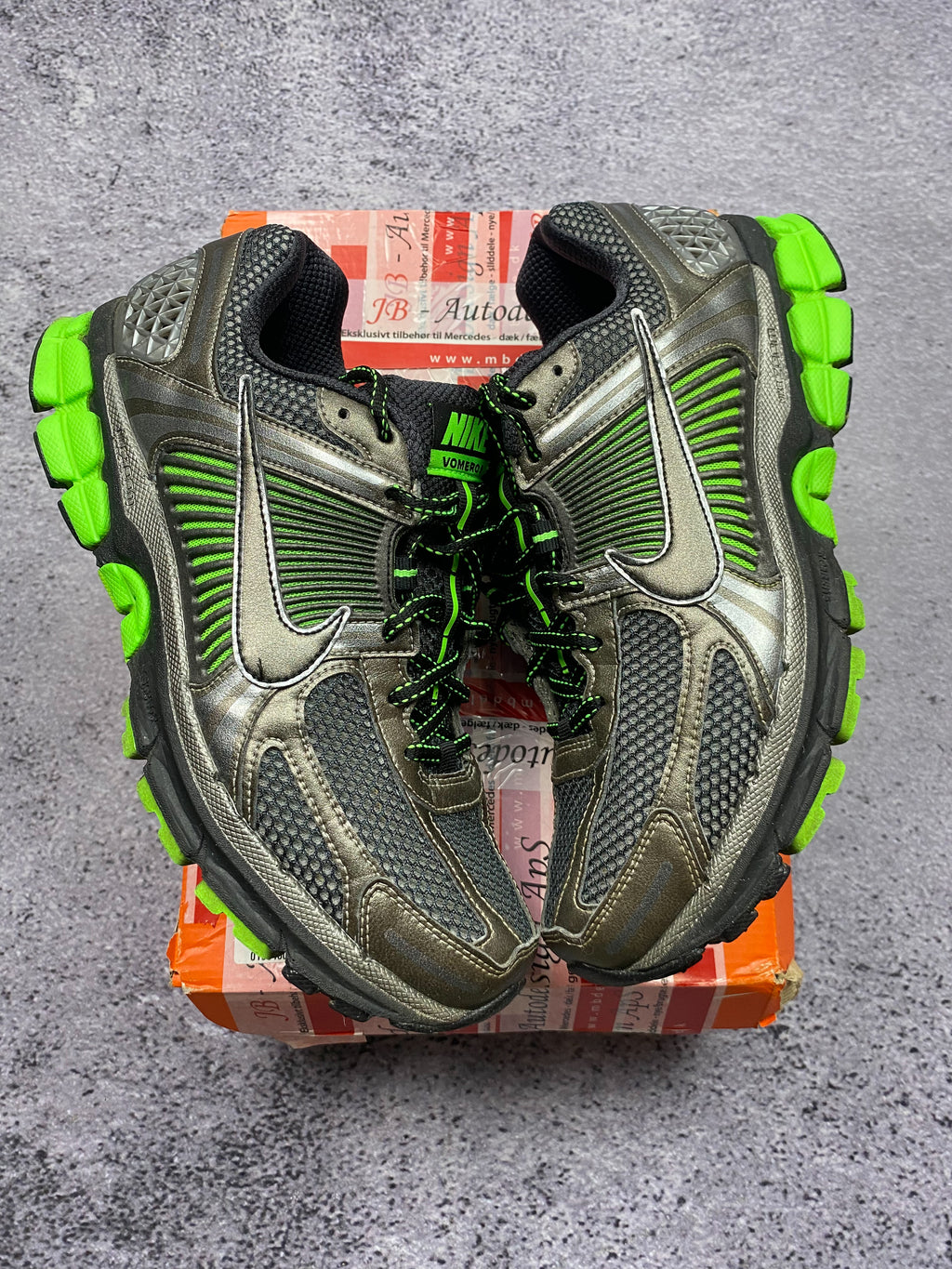 Nike Zoom Vomero Roam 44 – grey-green trail sneakers