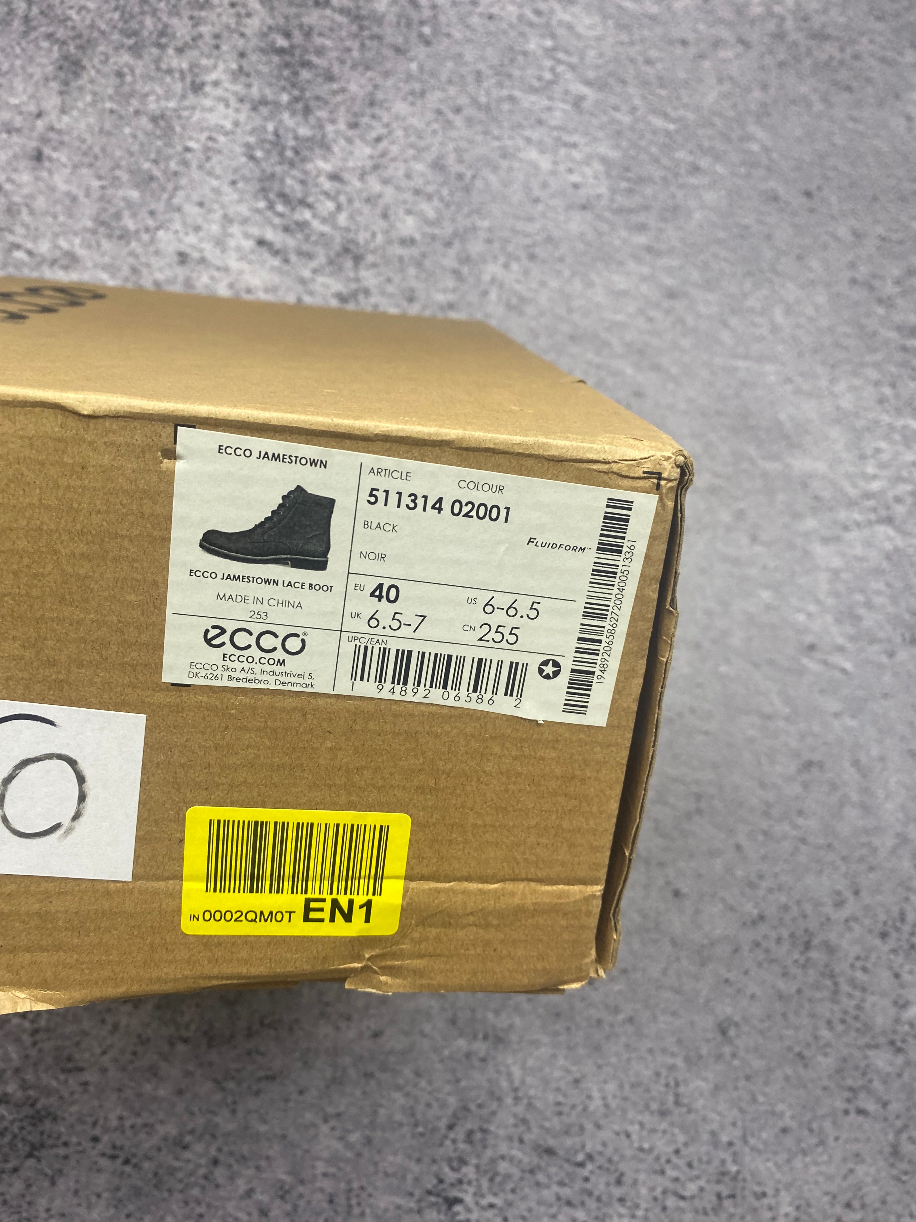 Ecco black leather trekking ankle boots size 40