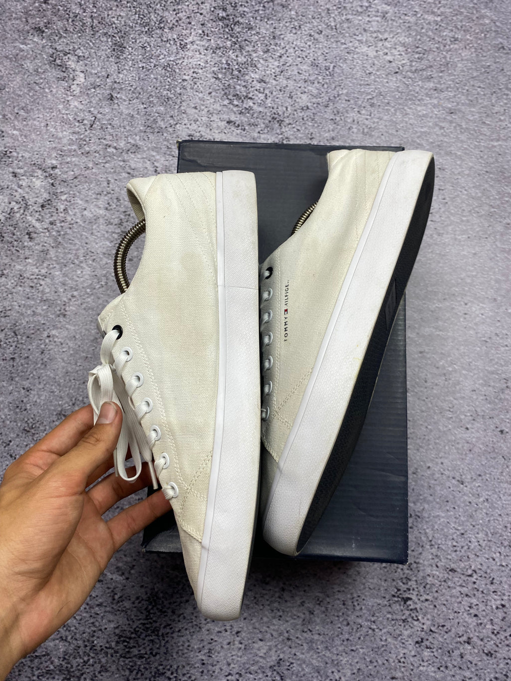 Tommy Hilfiger White Trainers Sneakers 45 – Canvas Casual