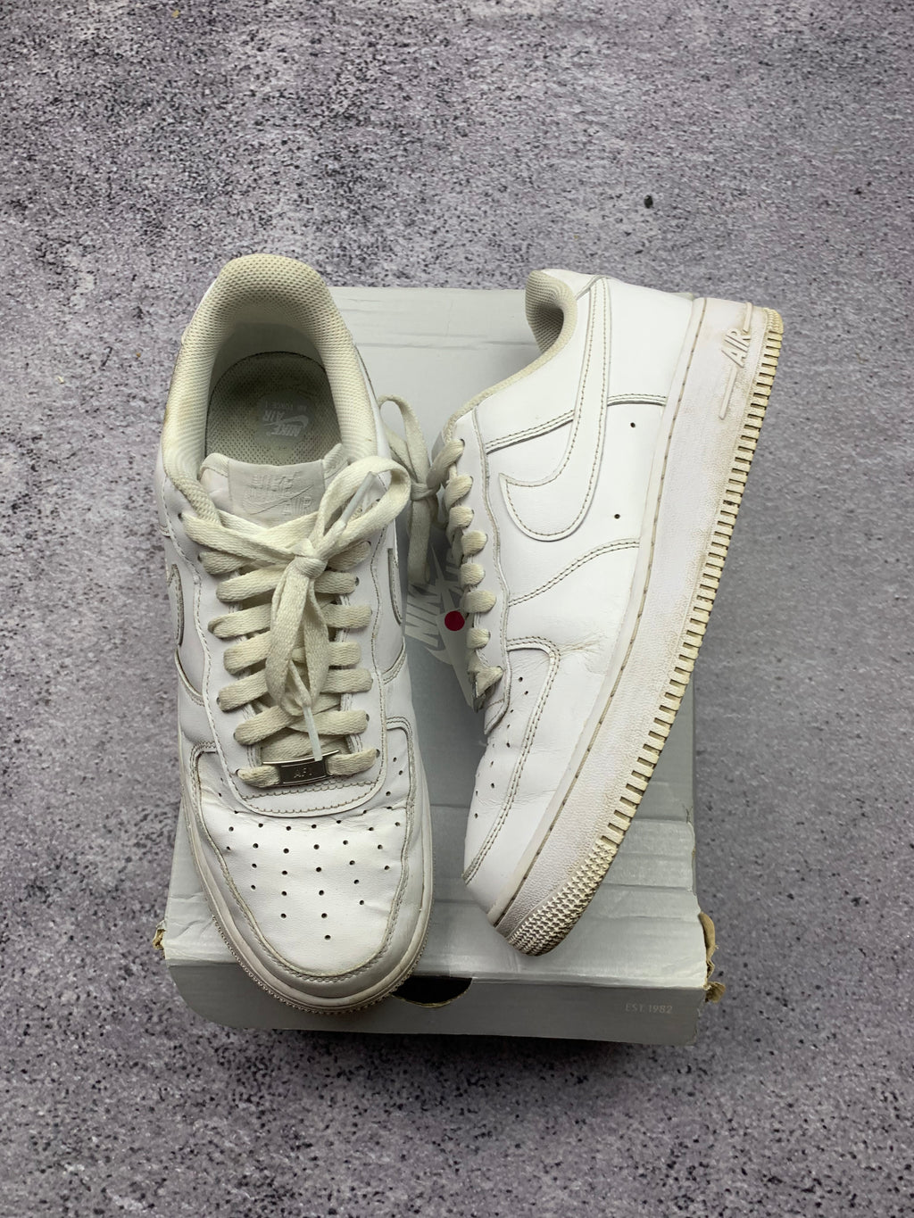 Nike Air Force 1 Low ’07 Triple White – skórzane sneakersy r. 44