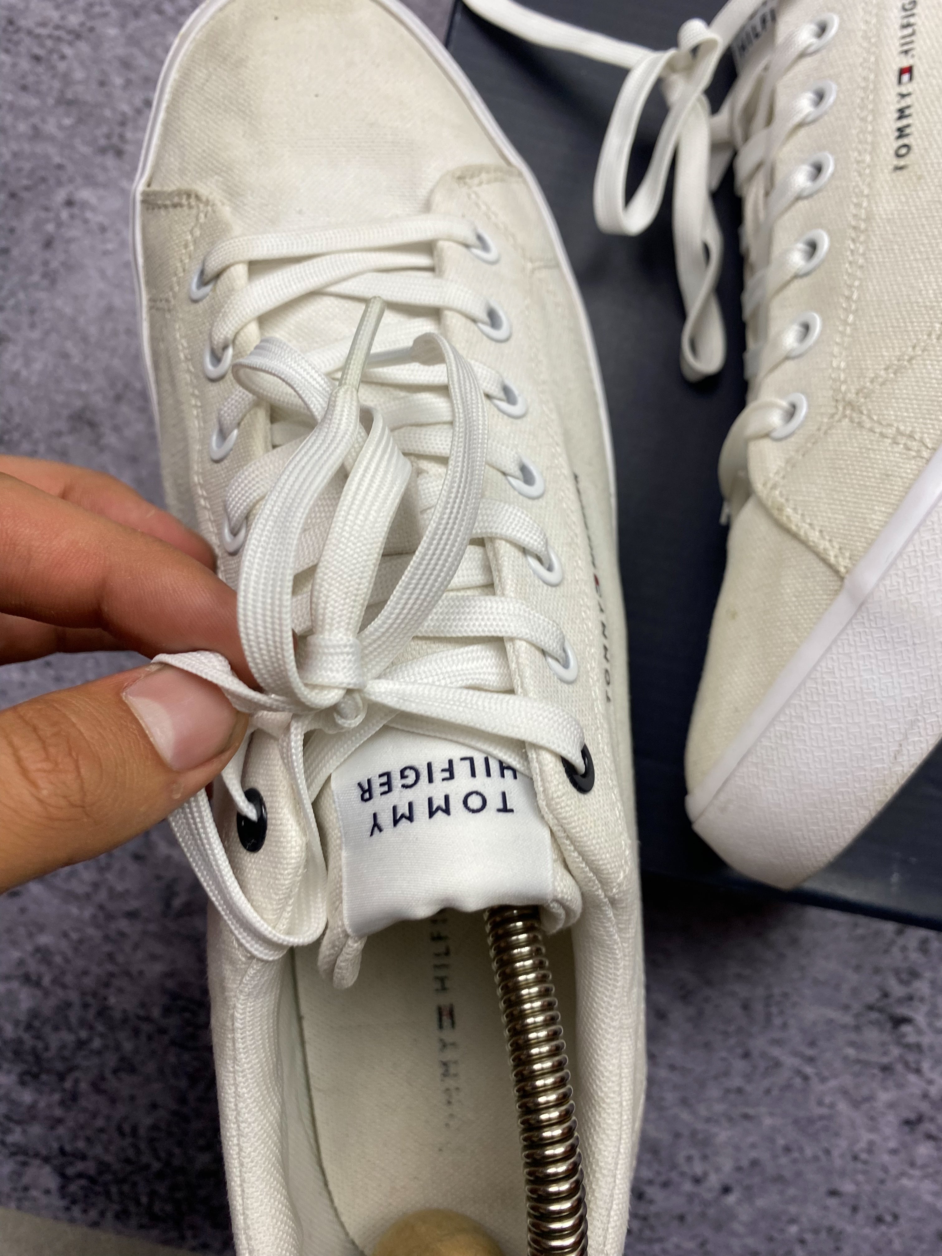 Tommy Hilfiger White Trainers Sneakers 45 – Canvas Casual