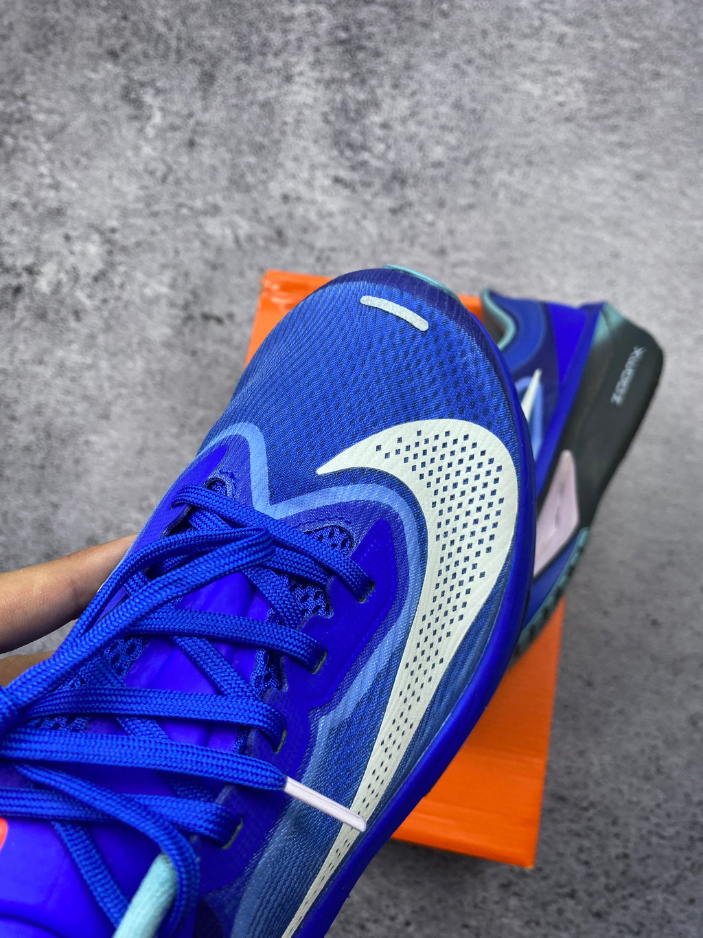 Nike ZoomX Invincible Run Flyknit Blue Running Shoes size 40