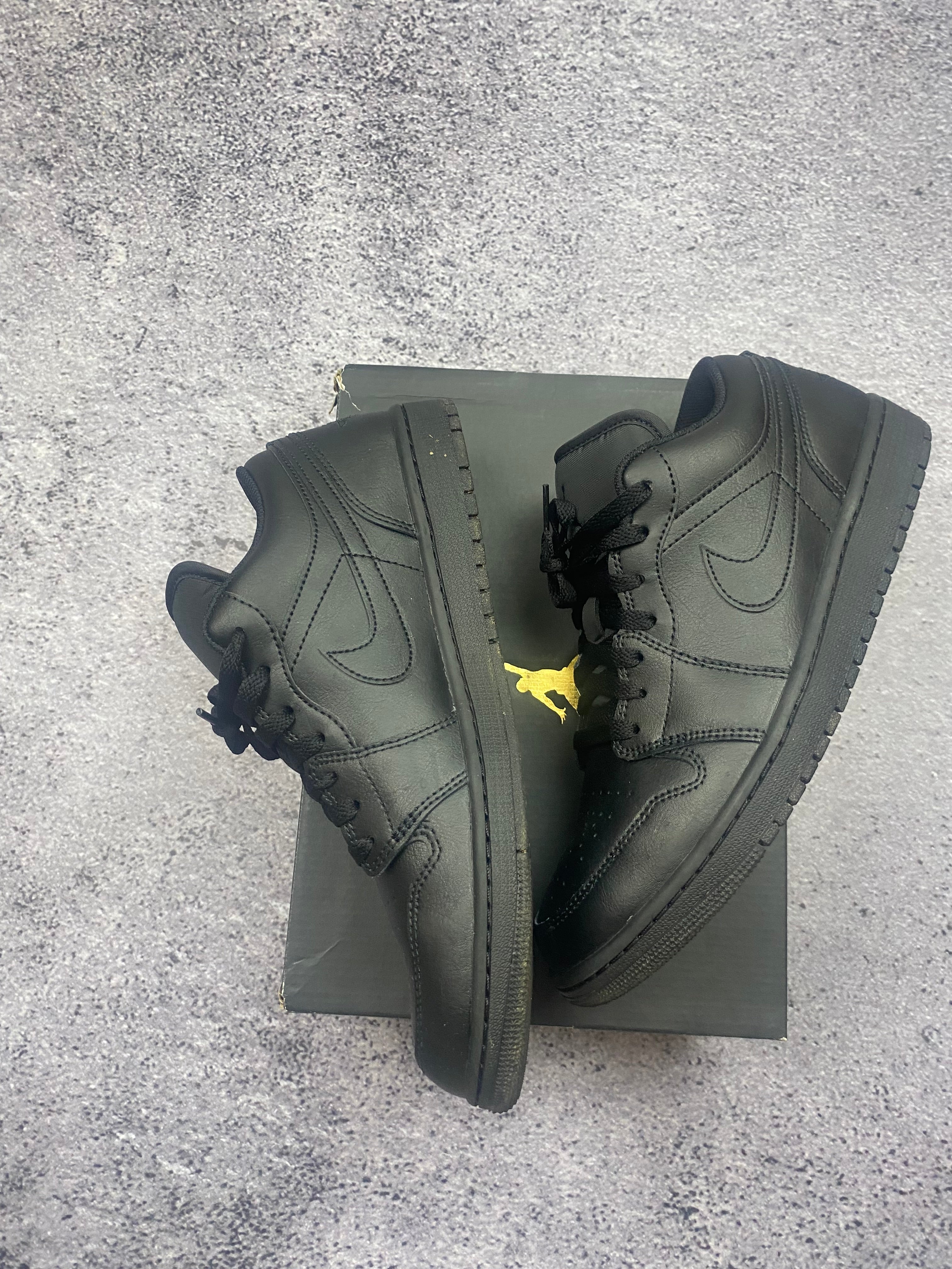 Air Jordan 1 Low Triple Black – sneakersy skórzane r. 44