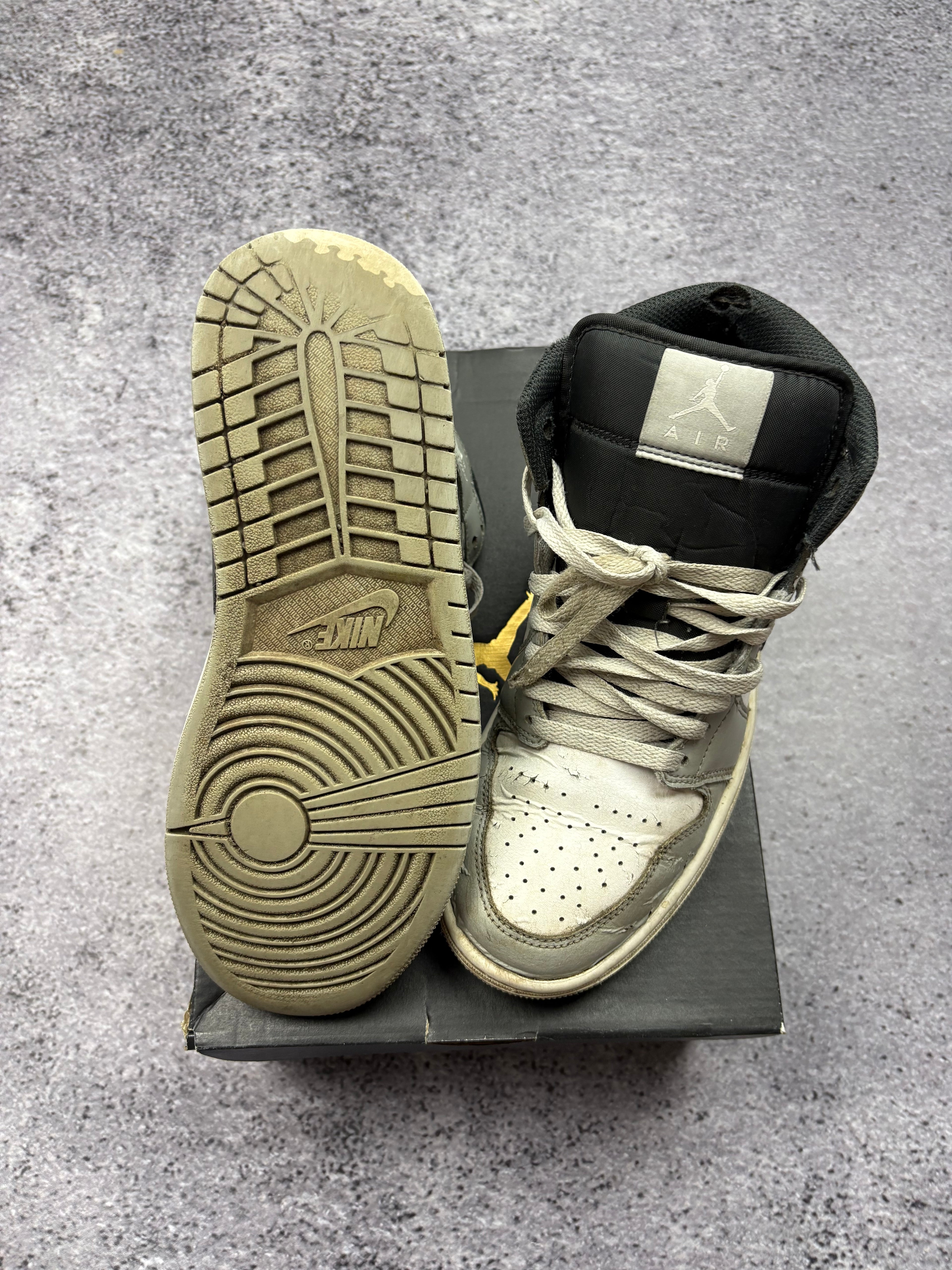 Nike Air Jordan 1 Mid Light Smoke Grey White Anthracite High Top Sneakers EU 40.5