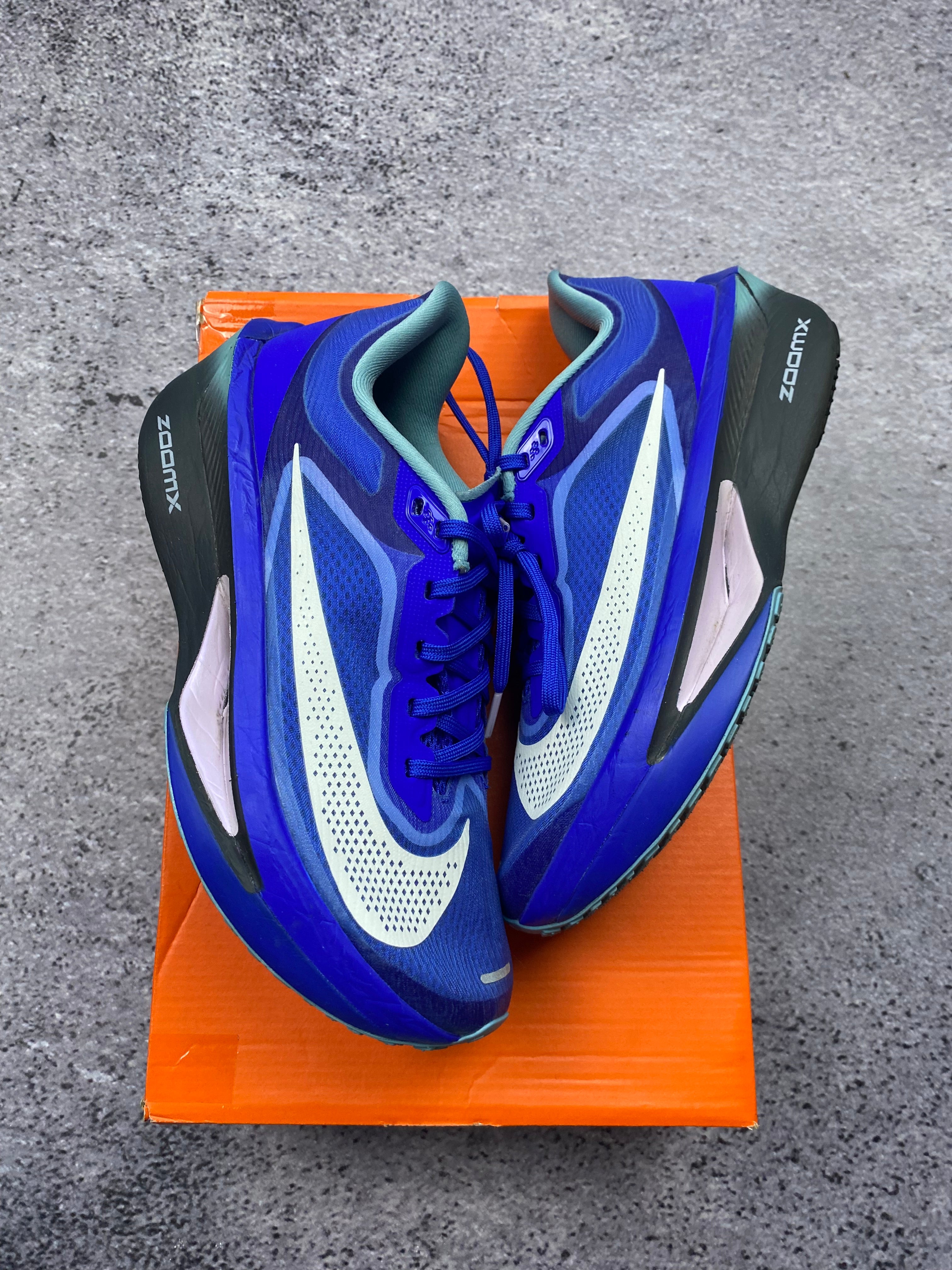 Nike ZoomX Invincible Run Flyknit Blue Running Shoes size 40