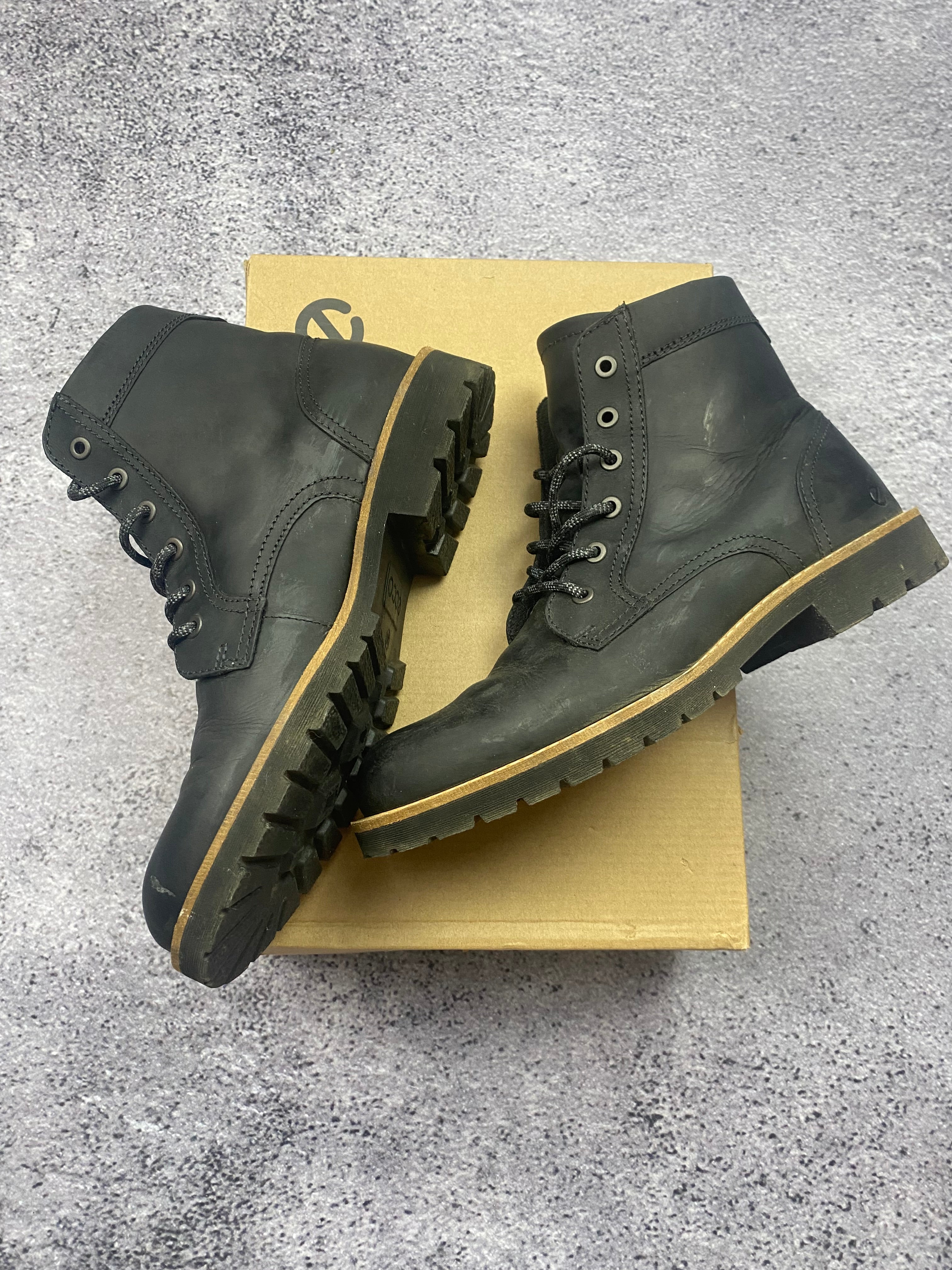 Ecco black leather trekking ankle boots size 40
