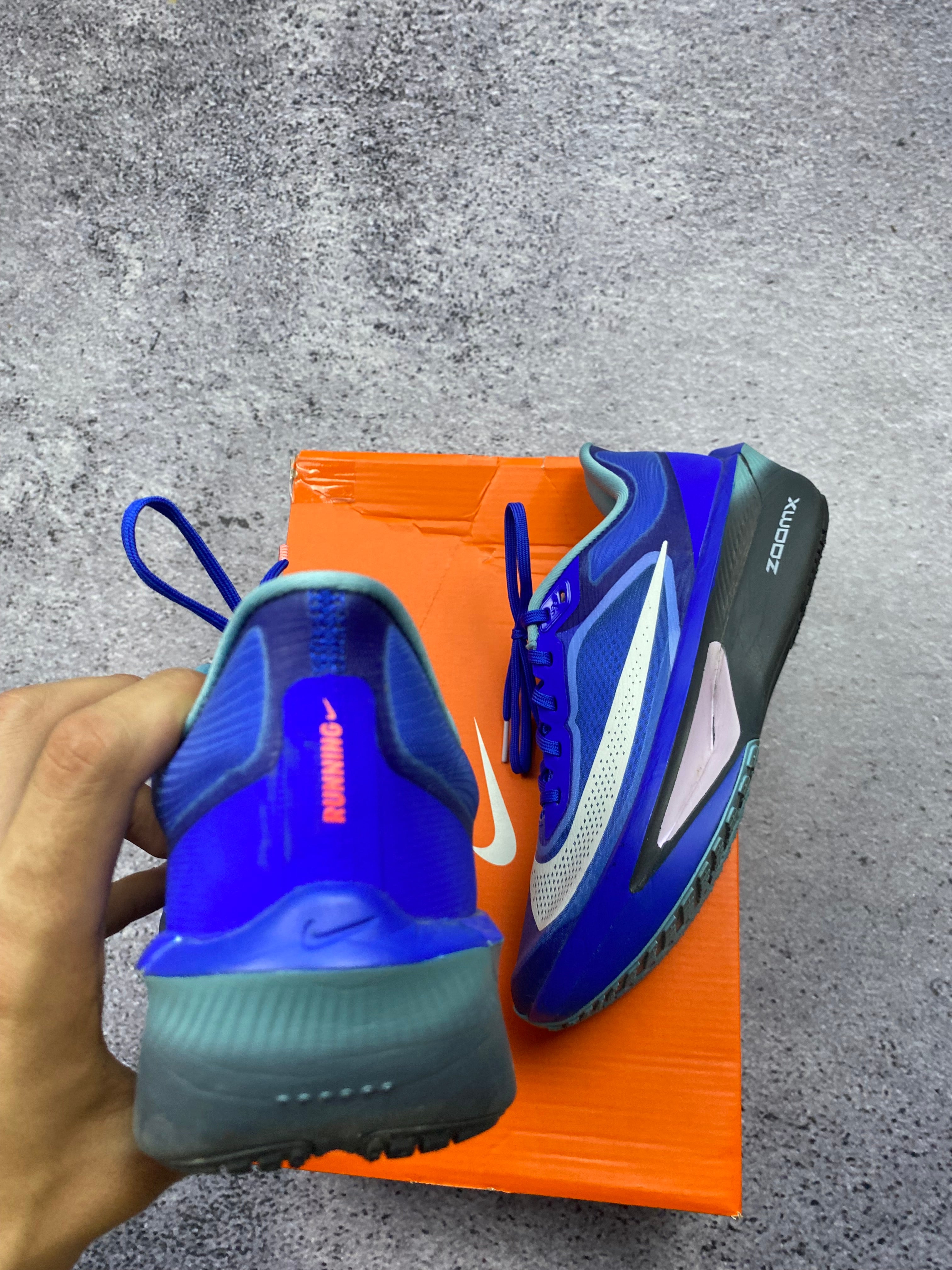 Nike ZoomX Invincible Run Flyknit Blue Running Shoes size 40