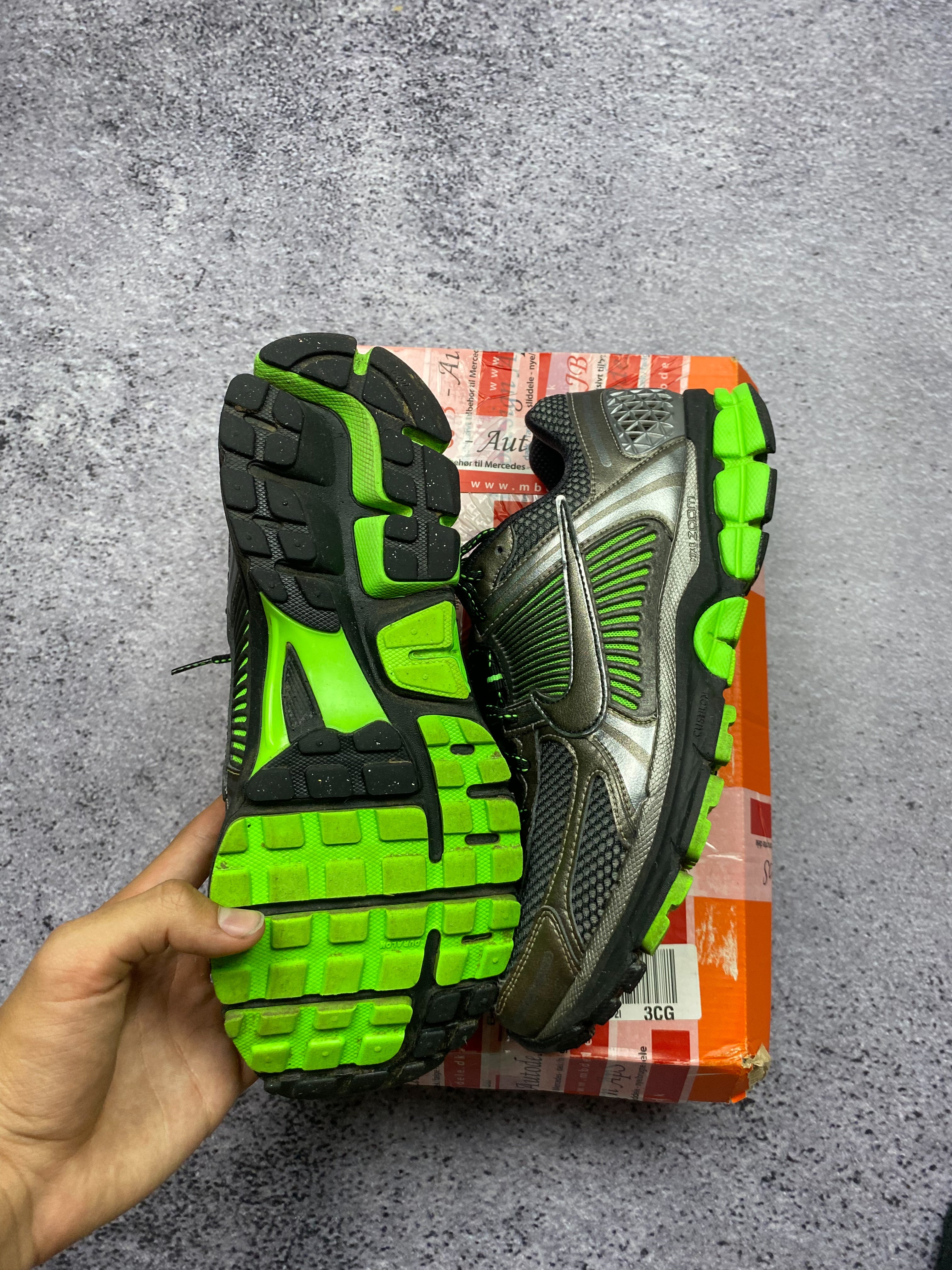 Nike Zoom Vomero Roam 44 – grey-green trail sneakers