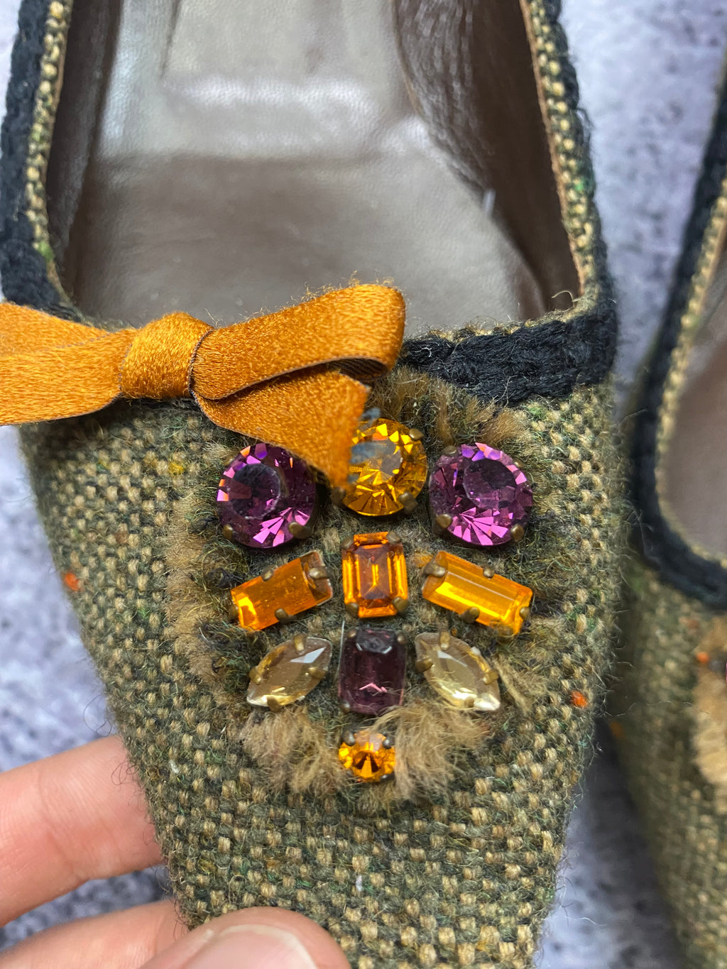 Prada czółenka z aplikacją biżuteryjną – szpilki r. 38