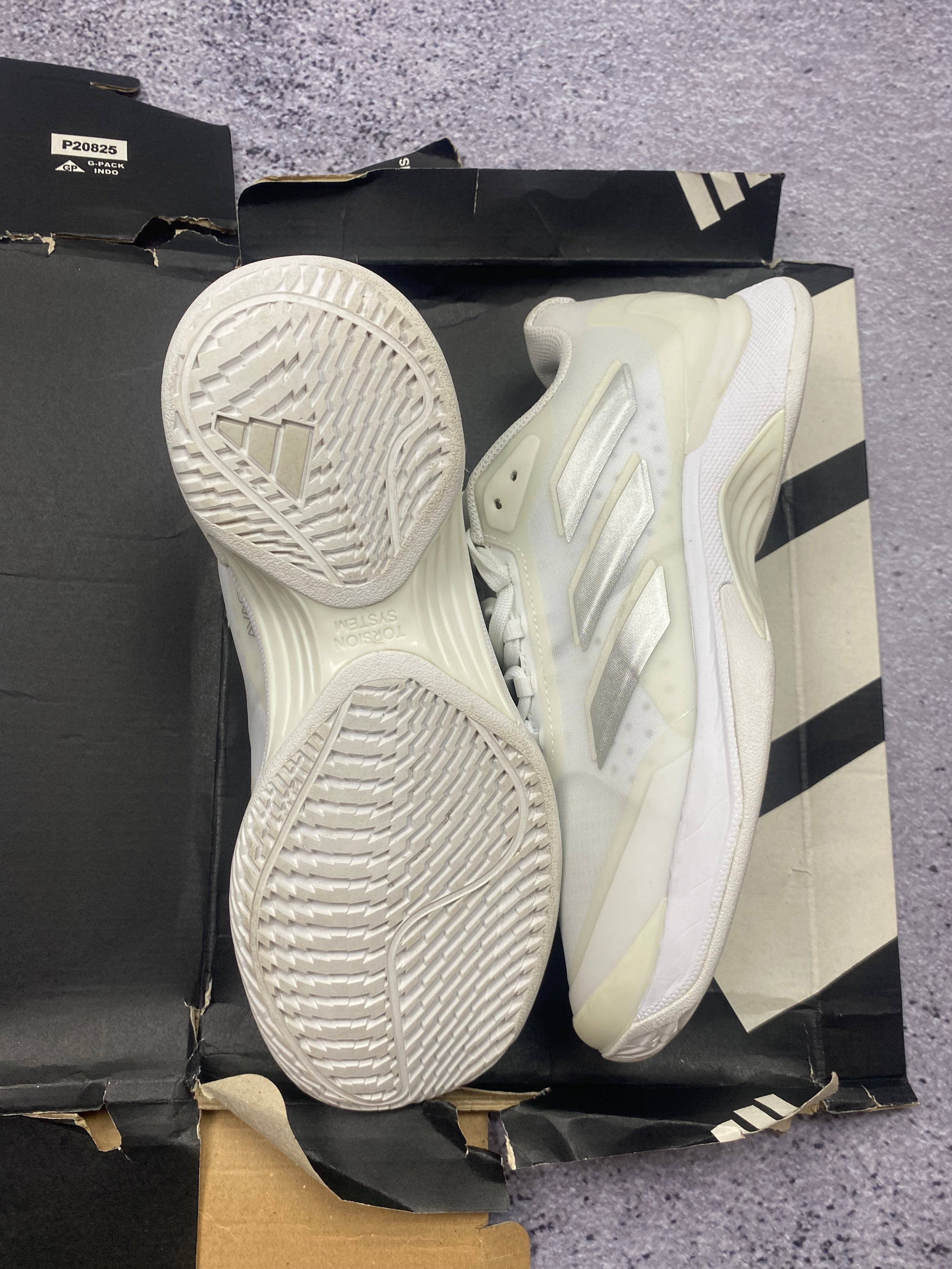 Adidas CourtJam Control white tennis shoes size 40