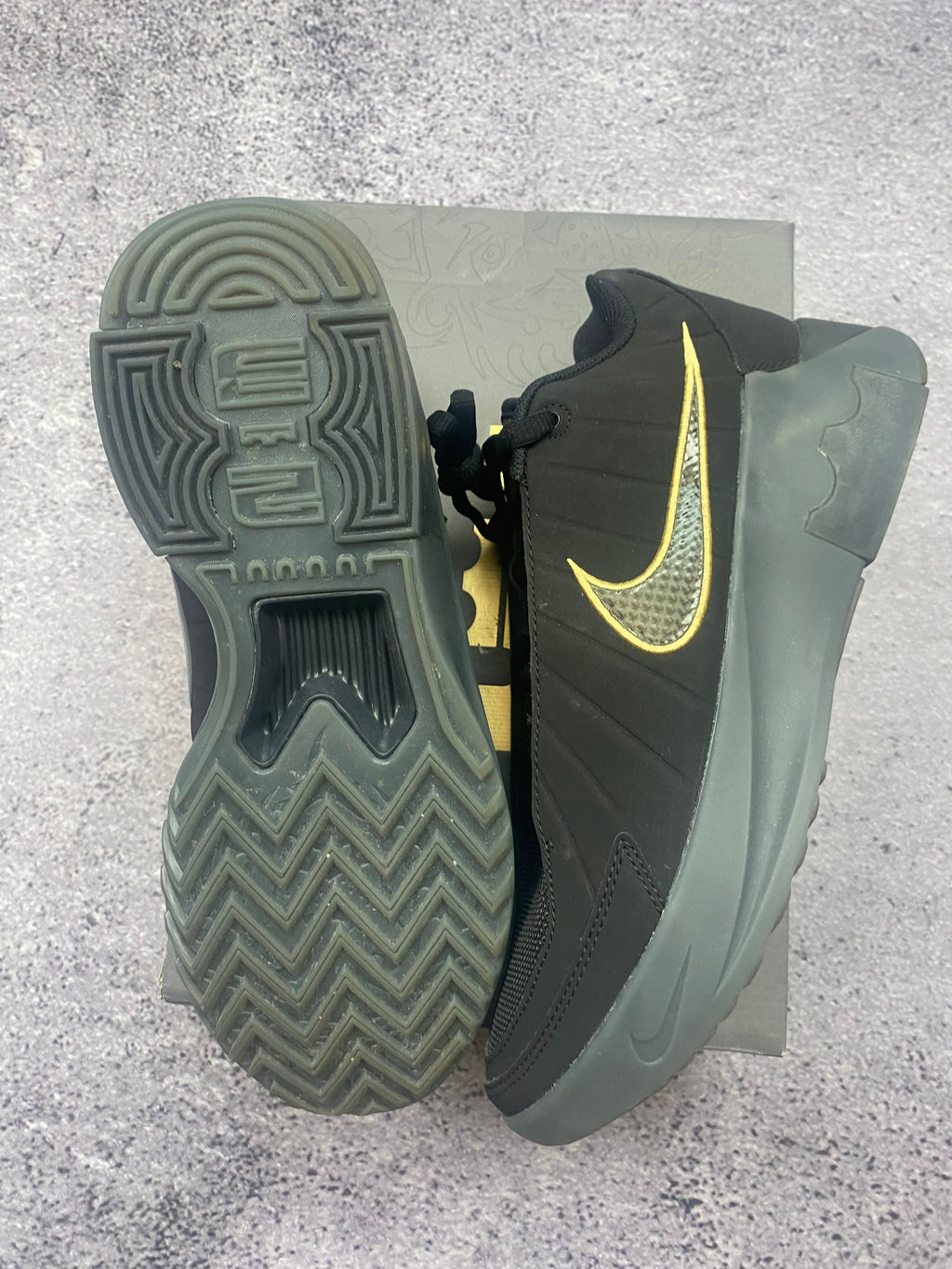 Nike LeBron Witness IX Black Iron Grey – buty do koszykówki r. 42.5