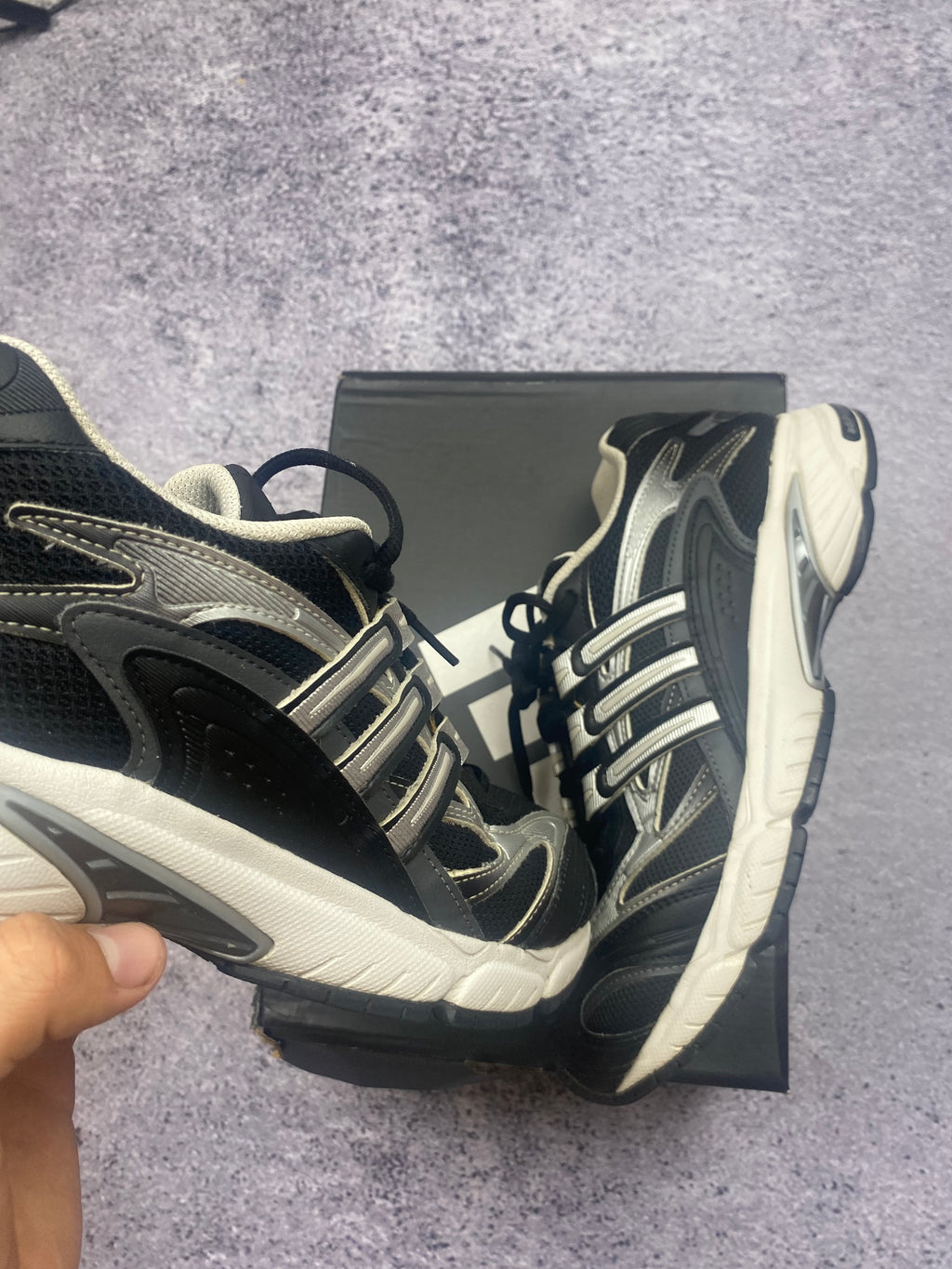 Adidas Response CL – sneakersy retro r. 42 2/3