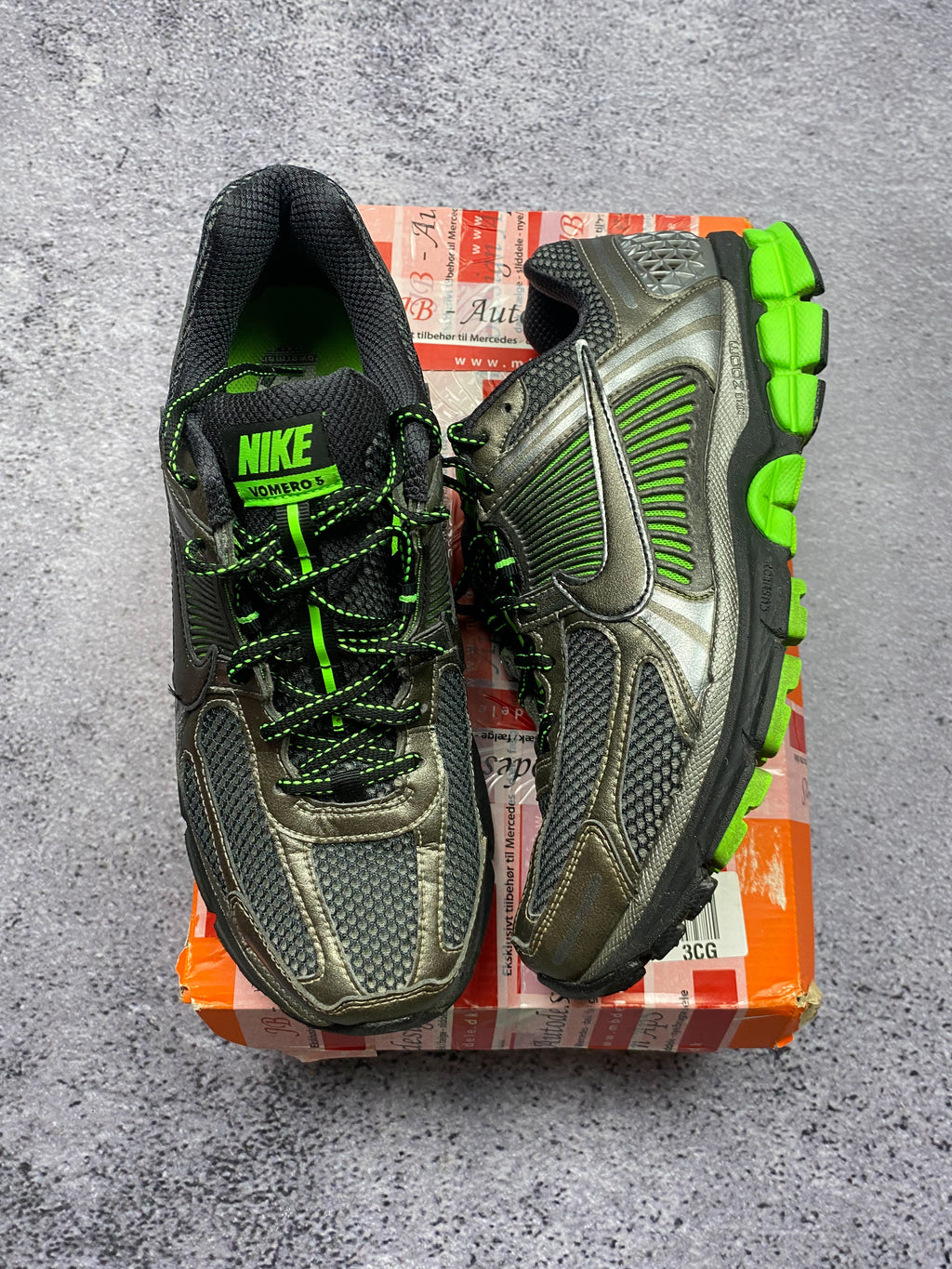 Nike Zoom Vomero Roam 44 – grey-green trail sneakers