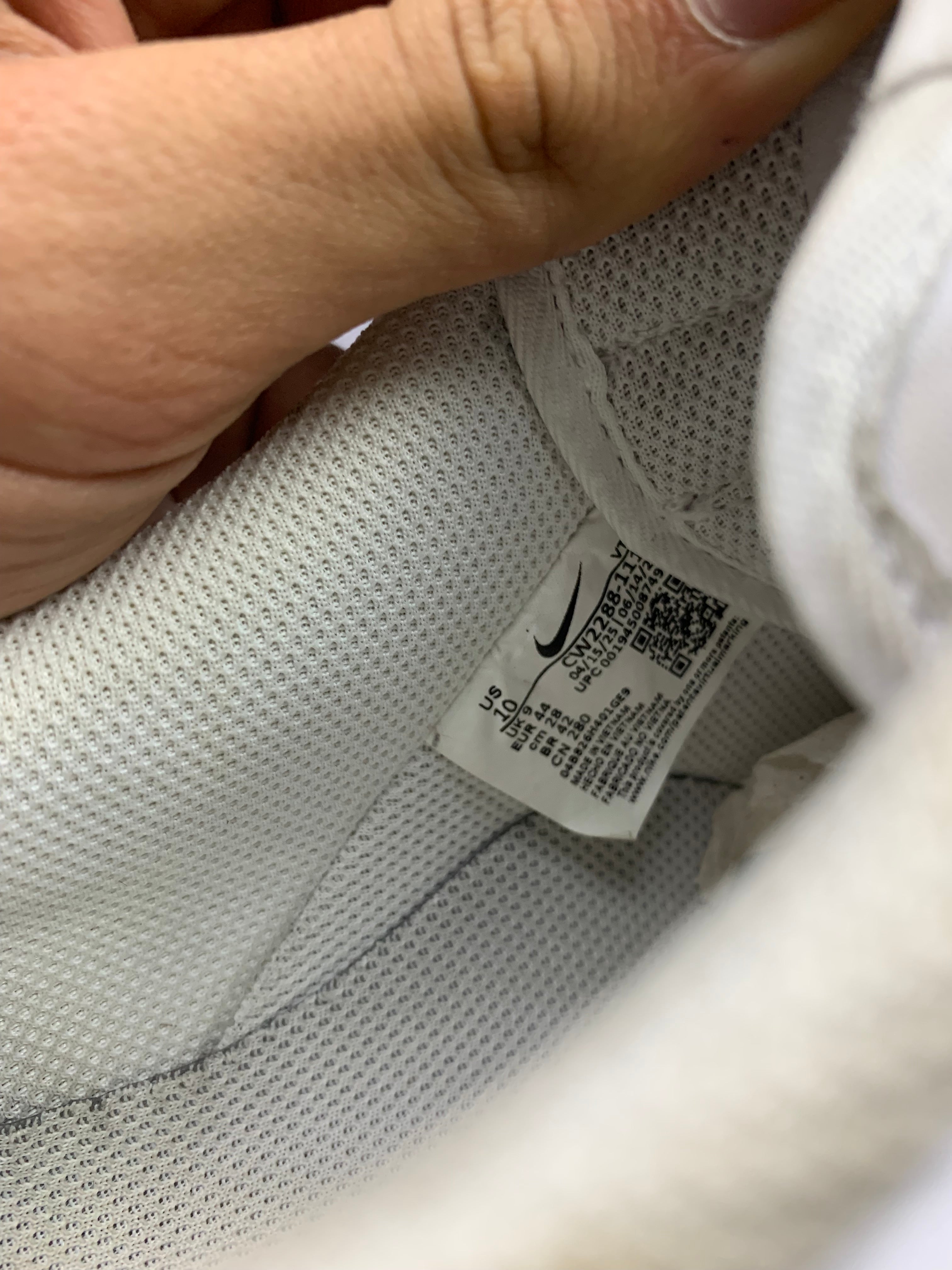 Nike Air Force 1 Low ’07 Triple White – skórzane sneakersy r. 44