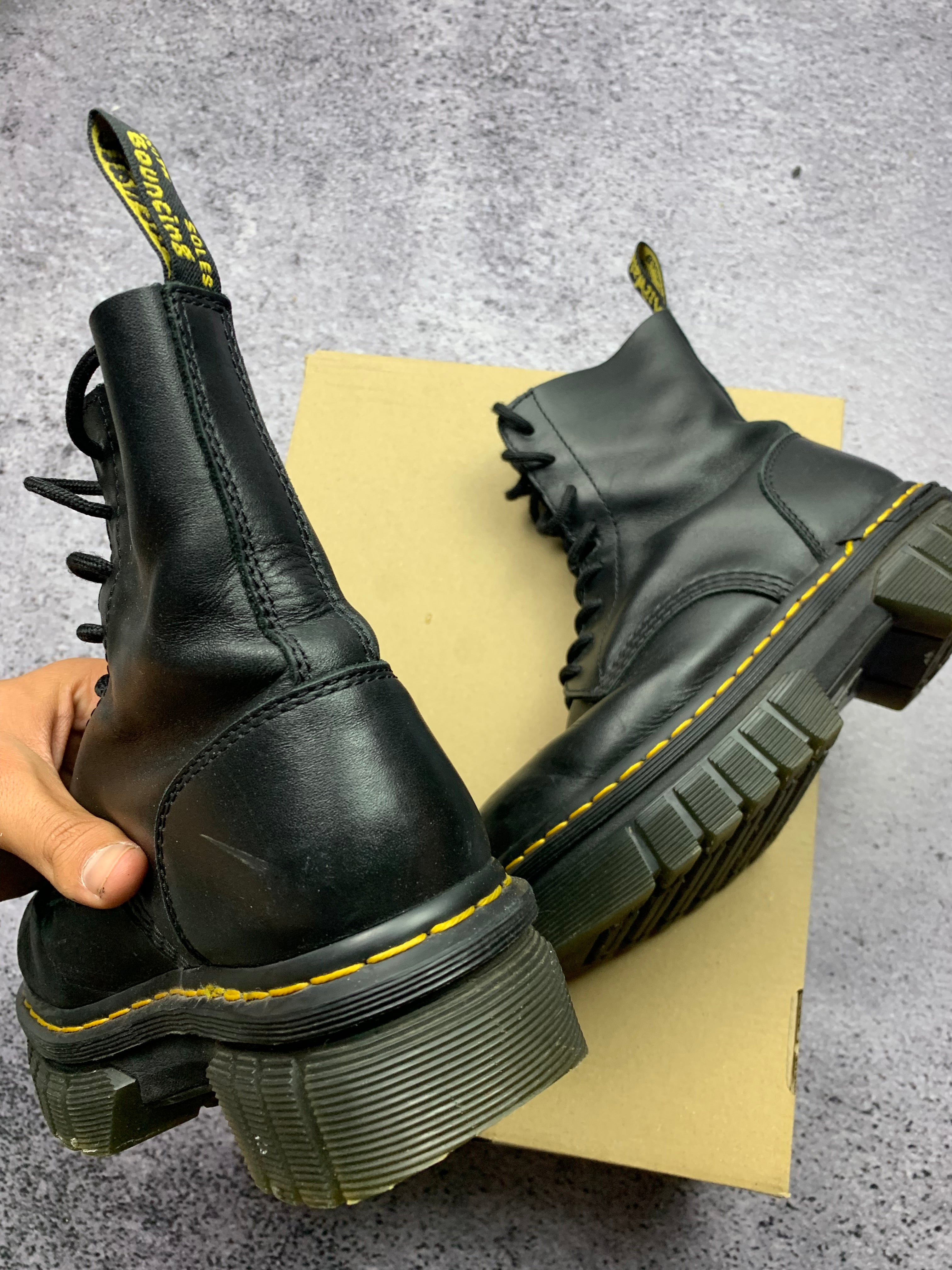 Dr. Martens Audrick 8-Eye Boot – skórzane botki platforma r. 38
