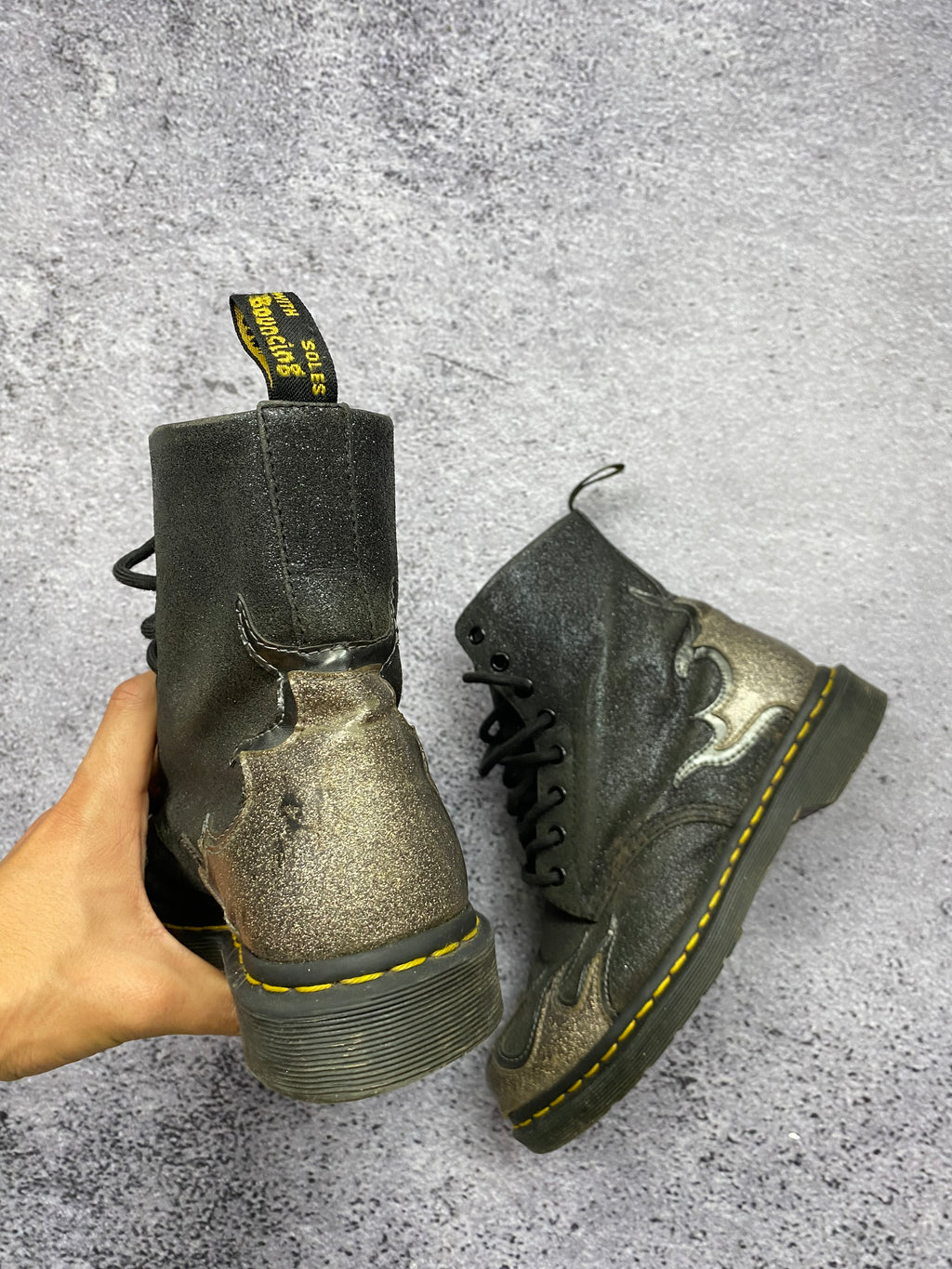 Dr. Martens 1460 Flame Glitter – botki skórzane r. 39
