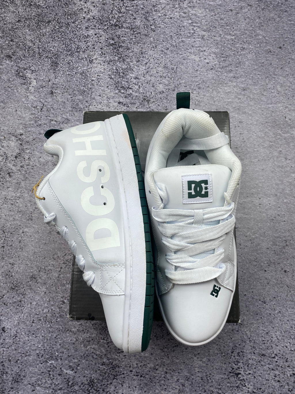DC Court Graffik - white sneakers size 42.5