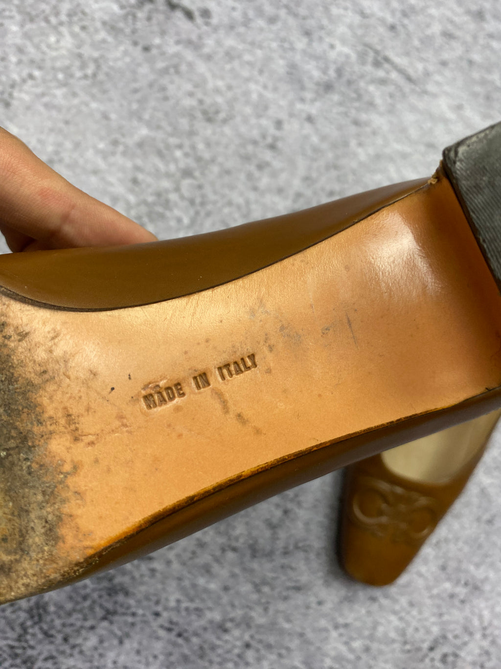 Salvatore Ferragamo skórzane czółenka Vara – szpilki r. 39,5