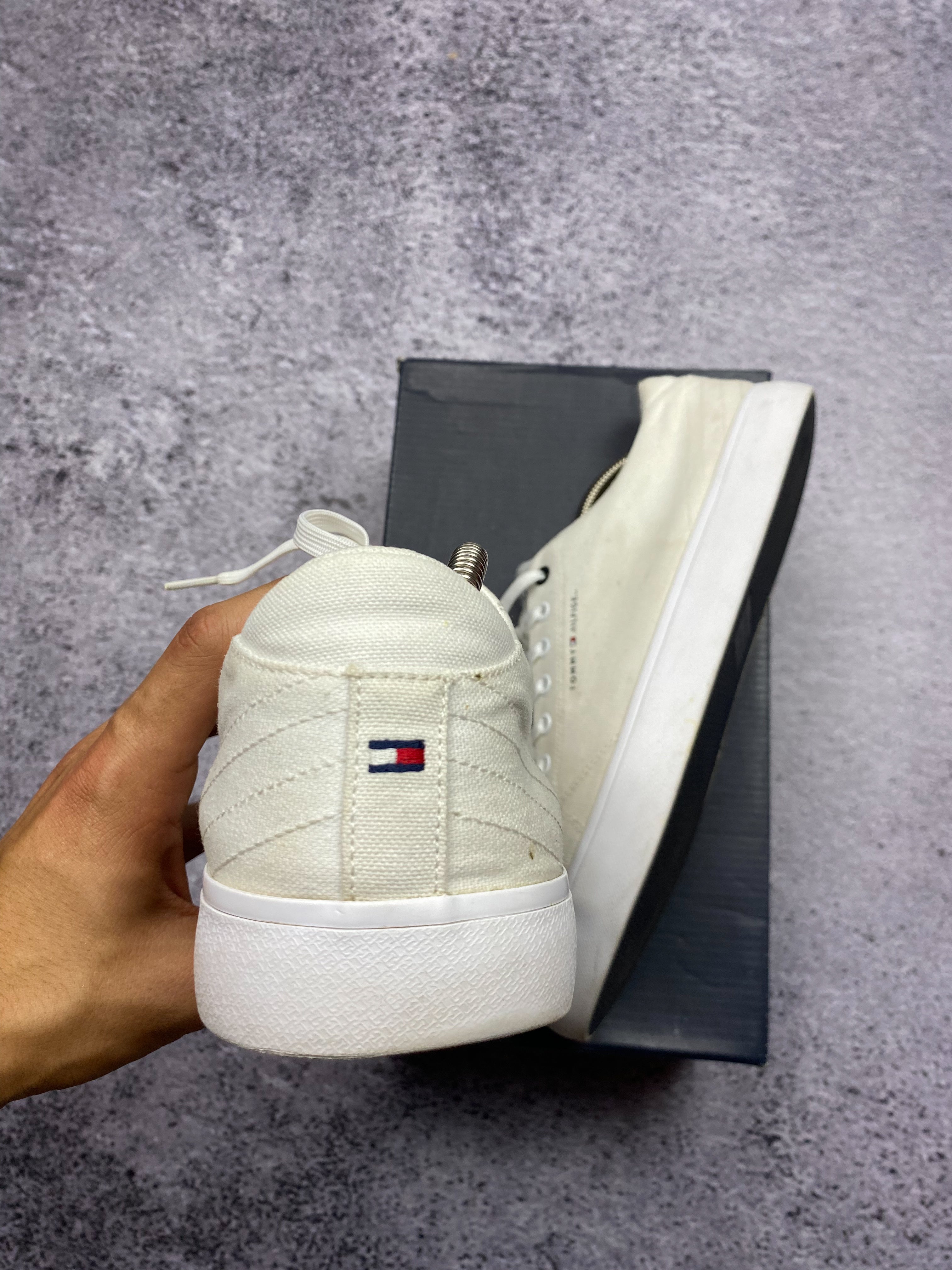 Tommy Hilfiger White Trainers Sneakers 45 – Canvas Casual