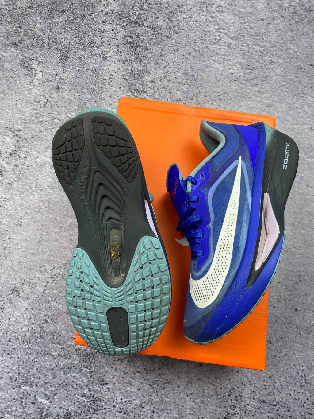 Nike ZoomX Invincible Run Flyknit Blue size 41