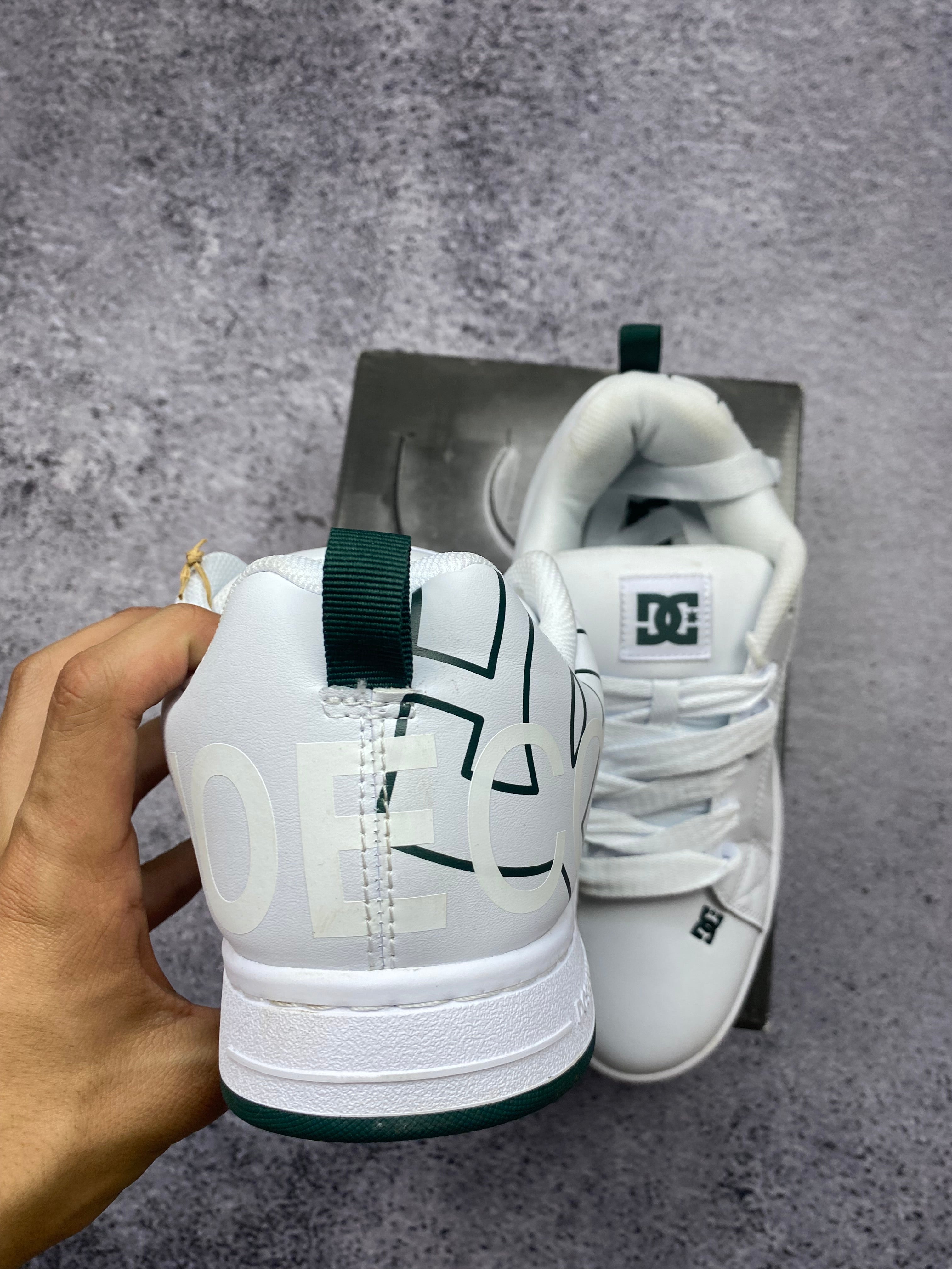 DC Court Graffik - white sneakers size 42.5
