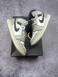 Nike Air Jordan 1 Mid Light Smoke Grey White Anthracite High Top Sneakers EU 40.5