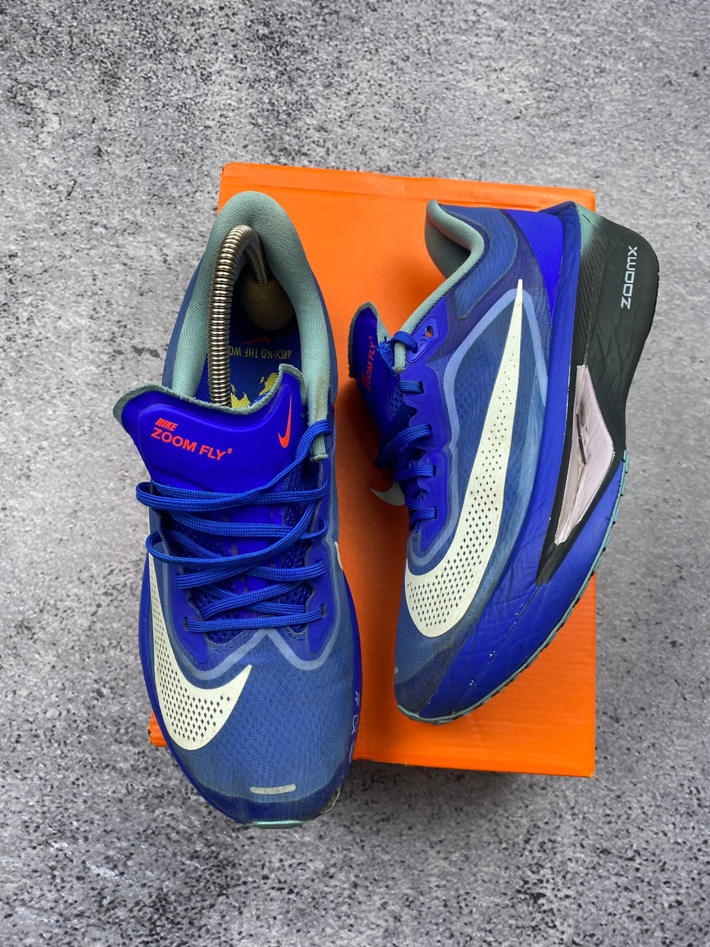 Nike ZoomX Invincible Run Flyknit Blue size 41