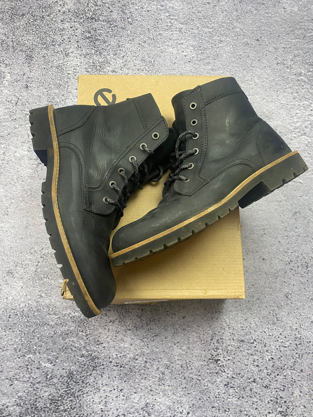 Ecco black leather trekking ankle boots size 40