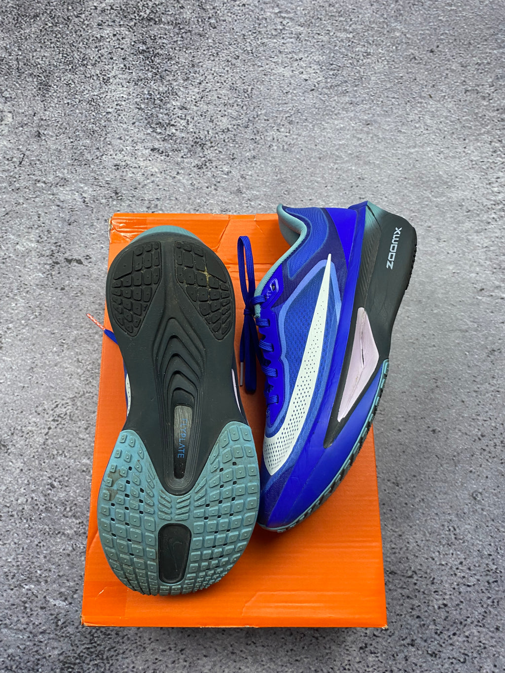 Nike ZoomX Invincible Run Flyknit Blue Running Shoes size 40
