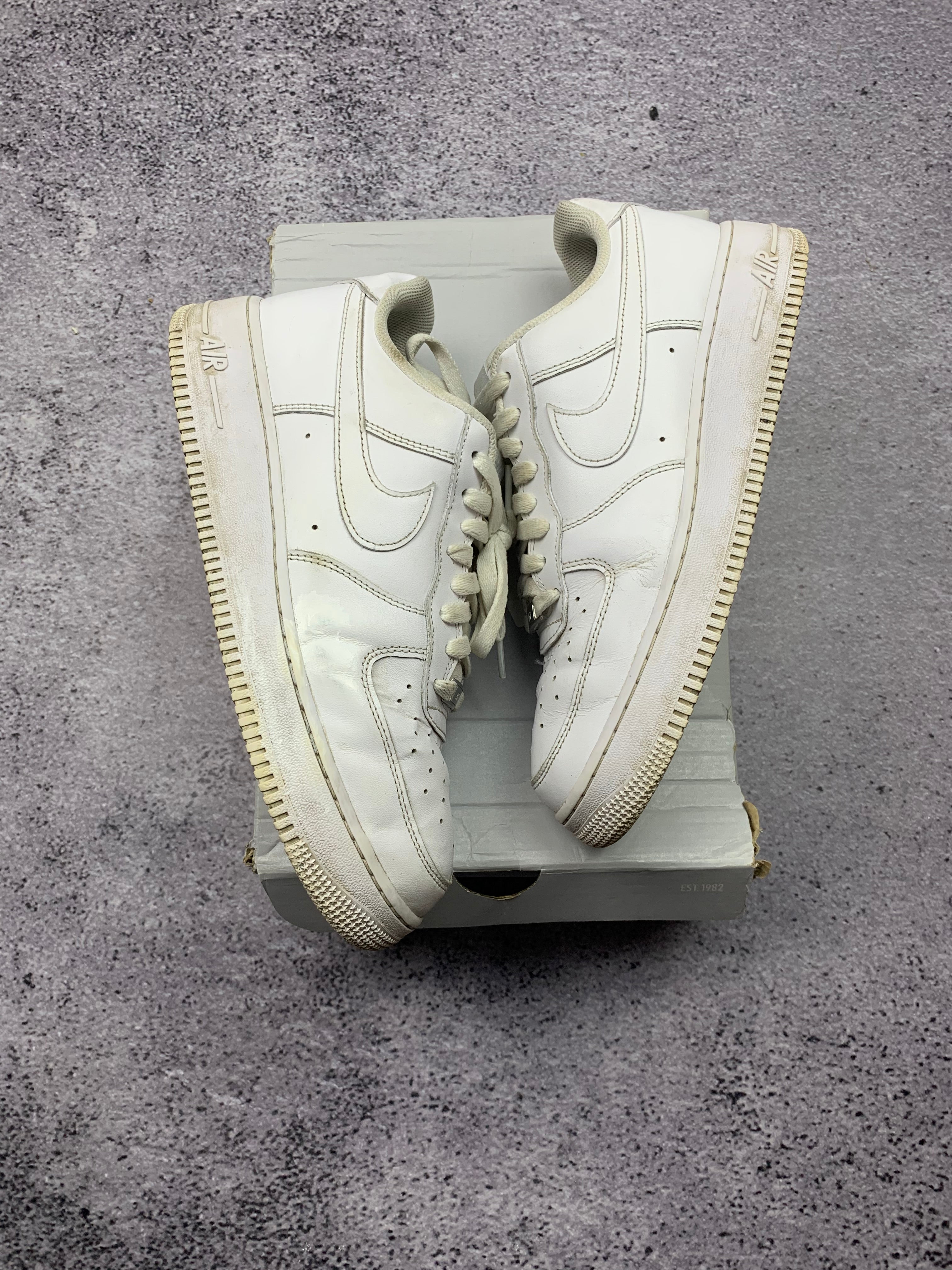 Nike Air Force 1 Low ’07 Triple White – skórzane sneakersy r. 44