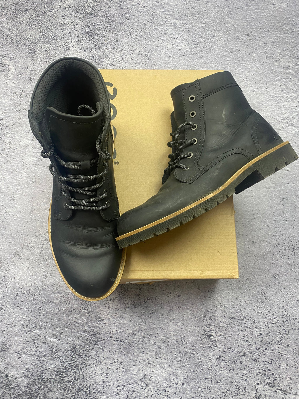 Ecco black leather trekking ankle boots size 40
