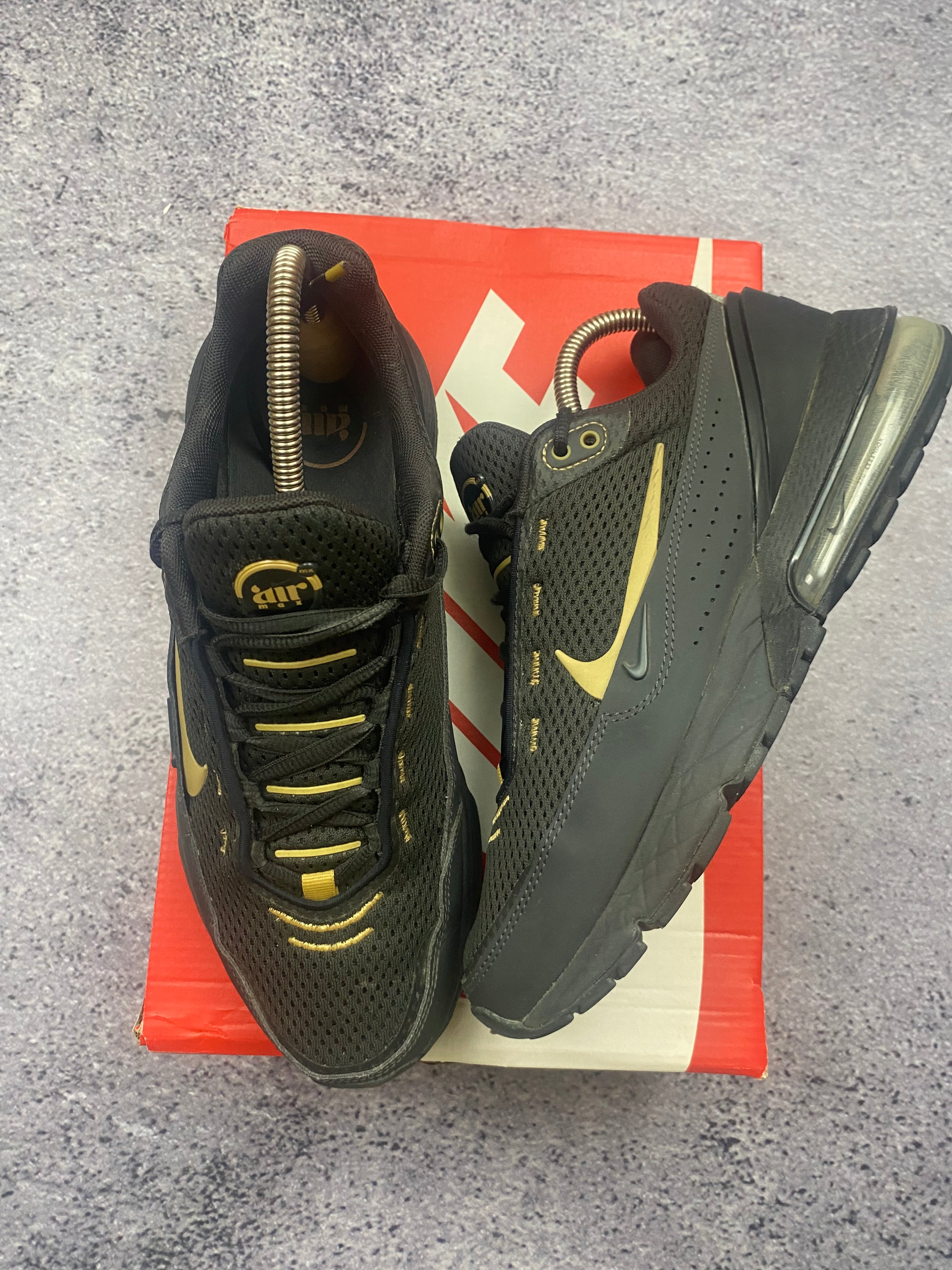 Nike Air Max 270 Black Gold Running Shoes Sneakers Lifestyle Size 9
