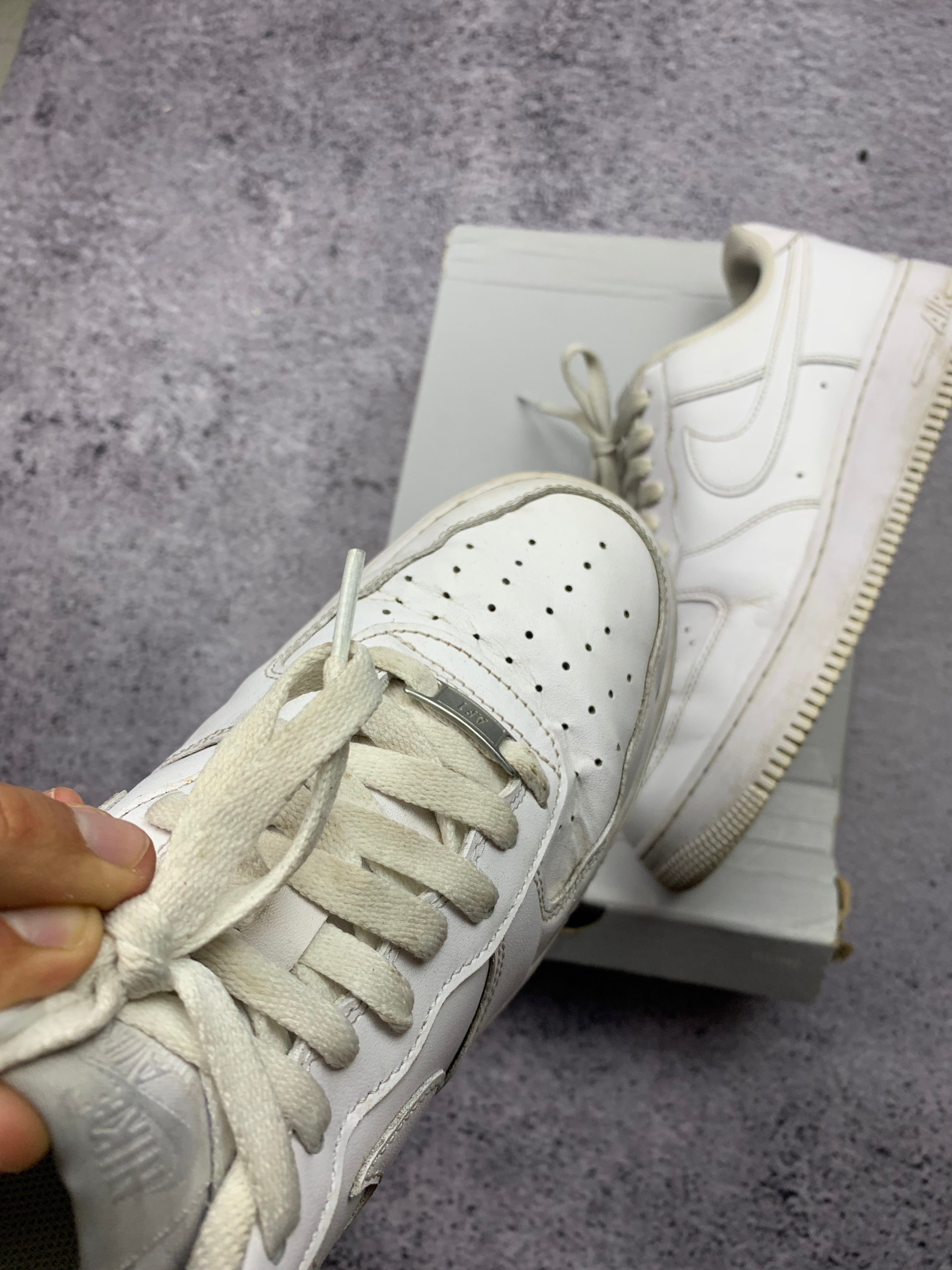Nike Air Force 1 Low ’07 Triple White – skórzane sneakersy r. 44