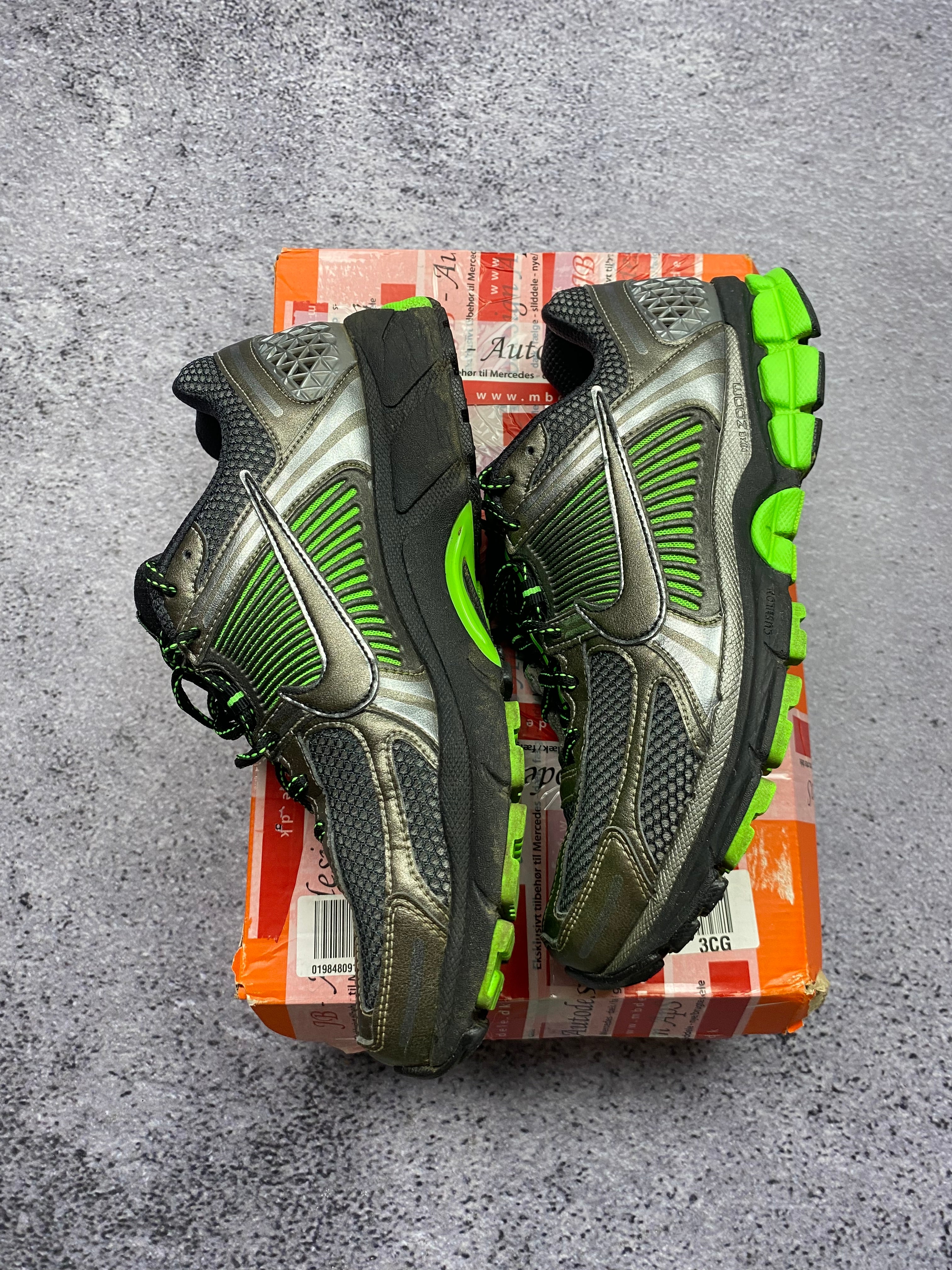 Nike Zoom Vomero Roam 44 – grey-green trail sneakers