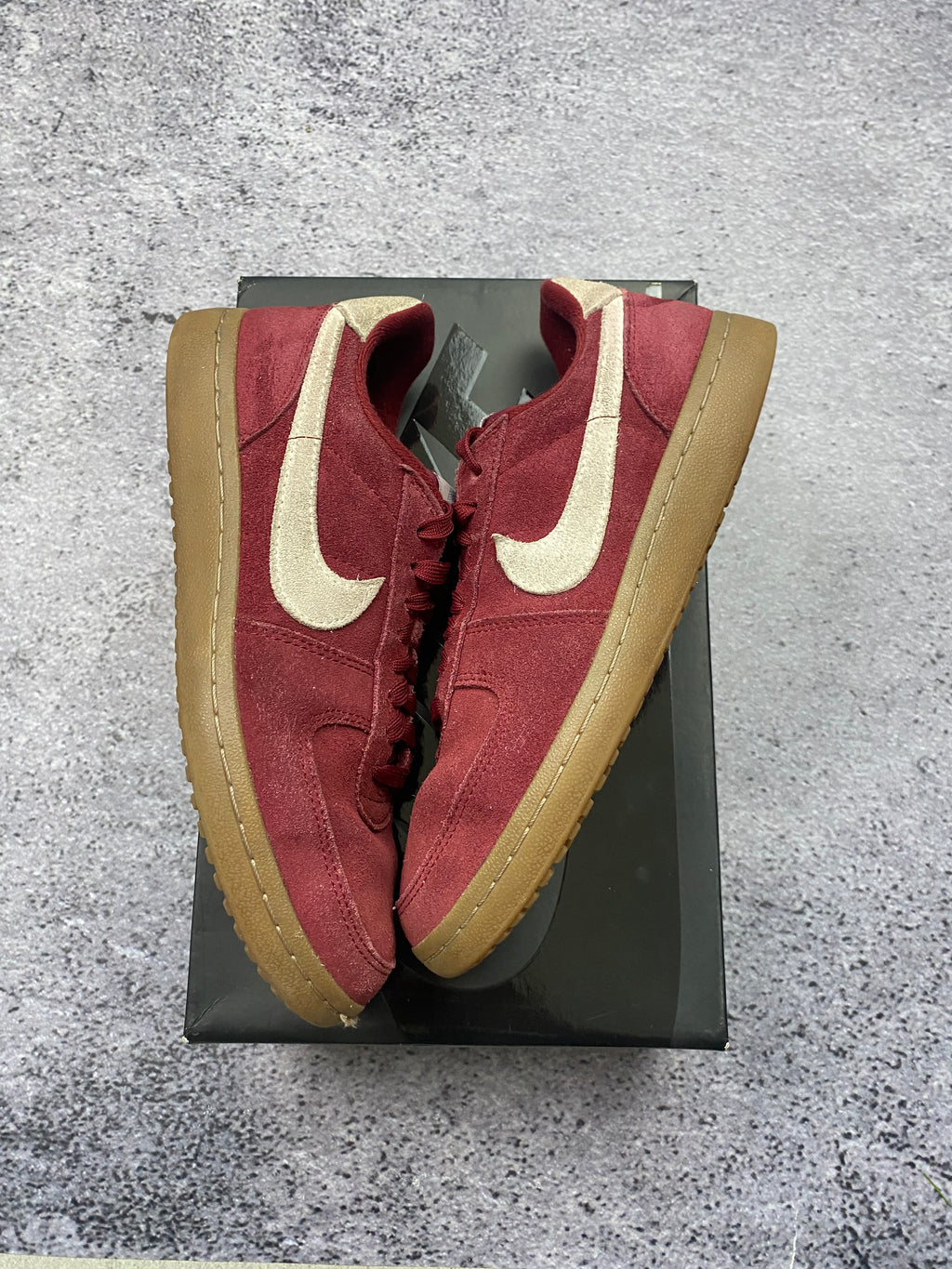 Nike suede burgundy sneakers size 41