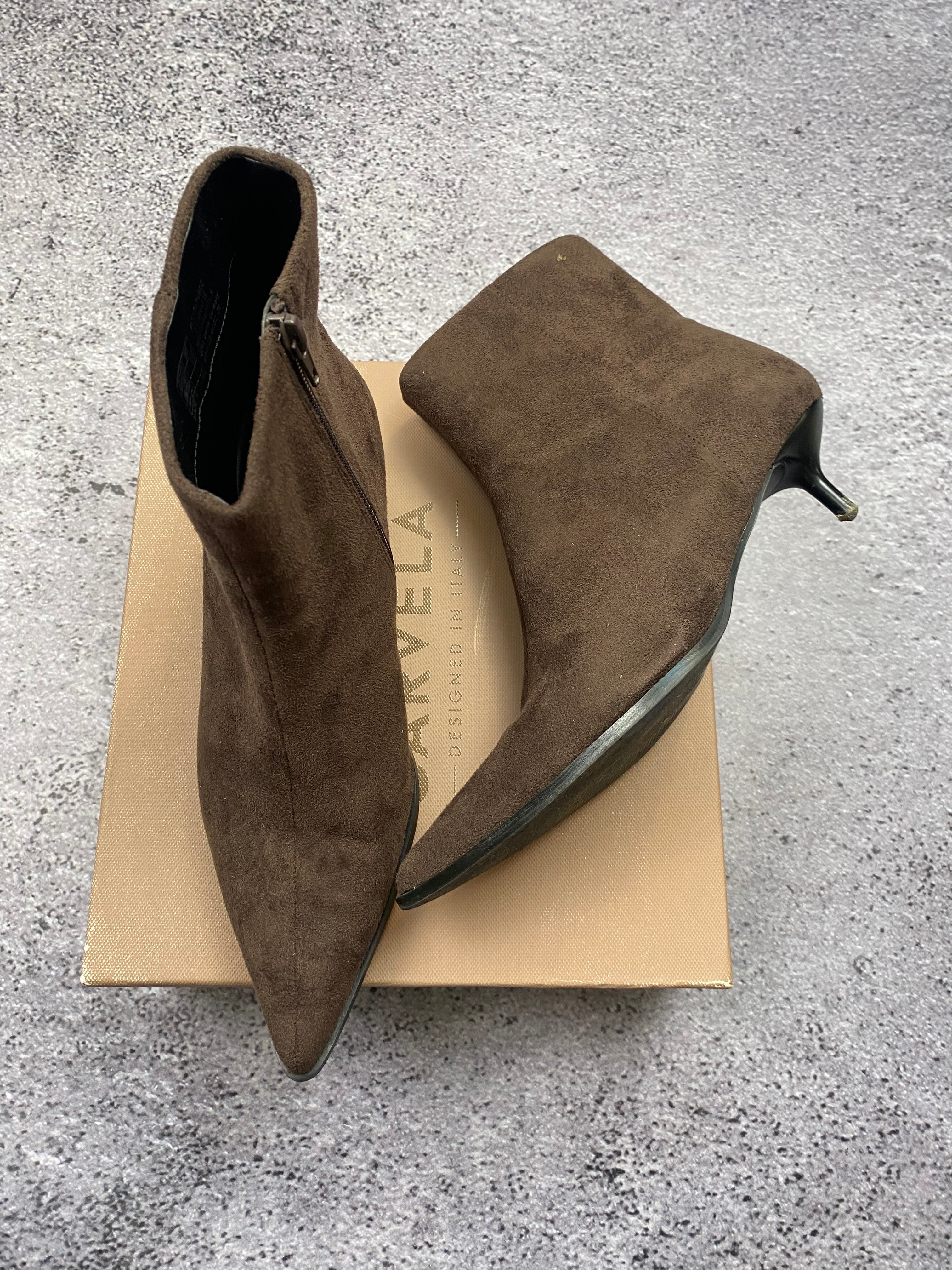 Carvela leather heeled ankle boots size 41
