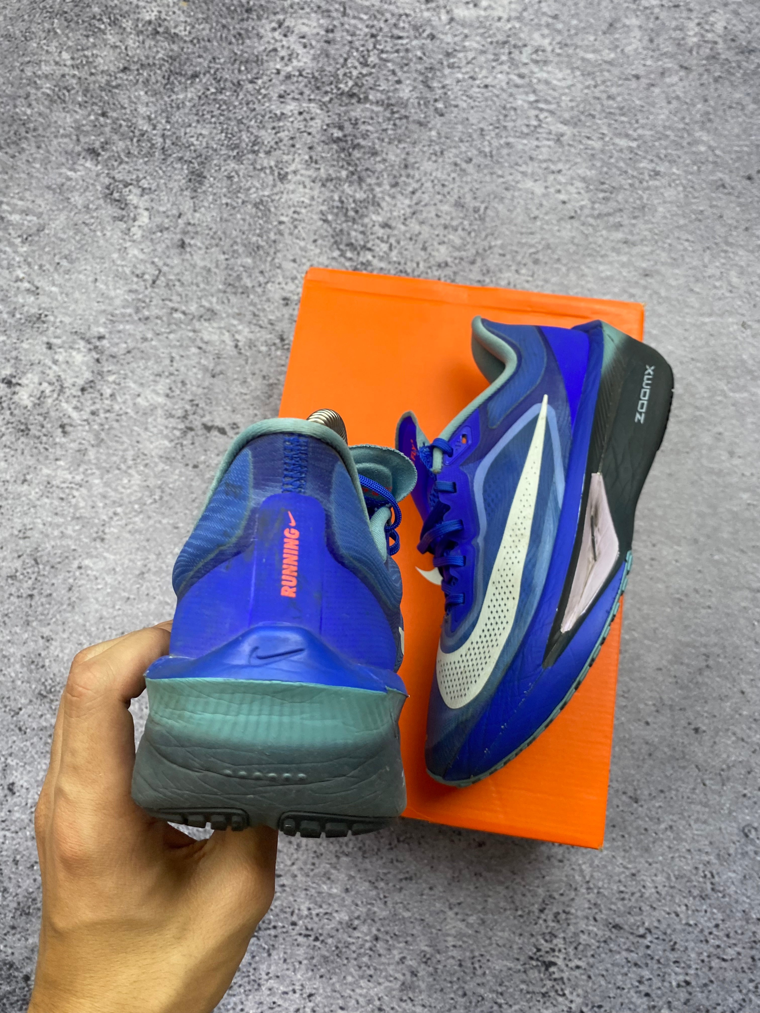 Nike ZoomX Invincible Run Flyknit Blue size 41