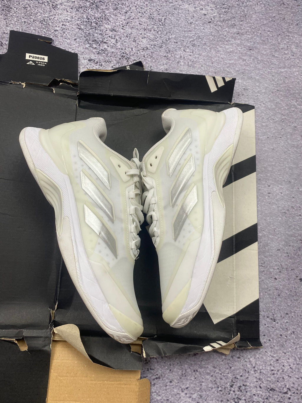 Adidas CourtJam Control white tennis shoes size 40