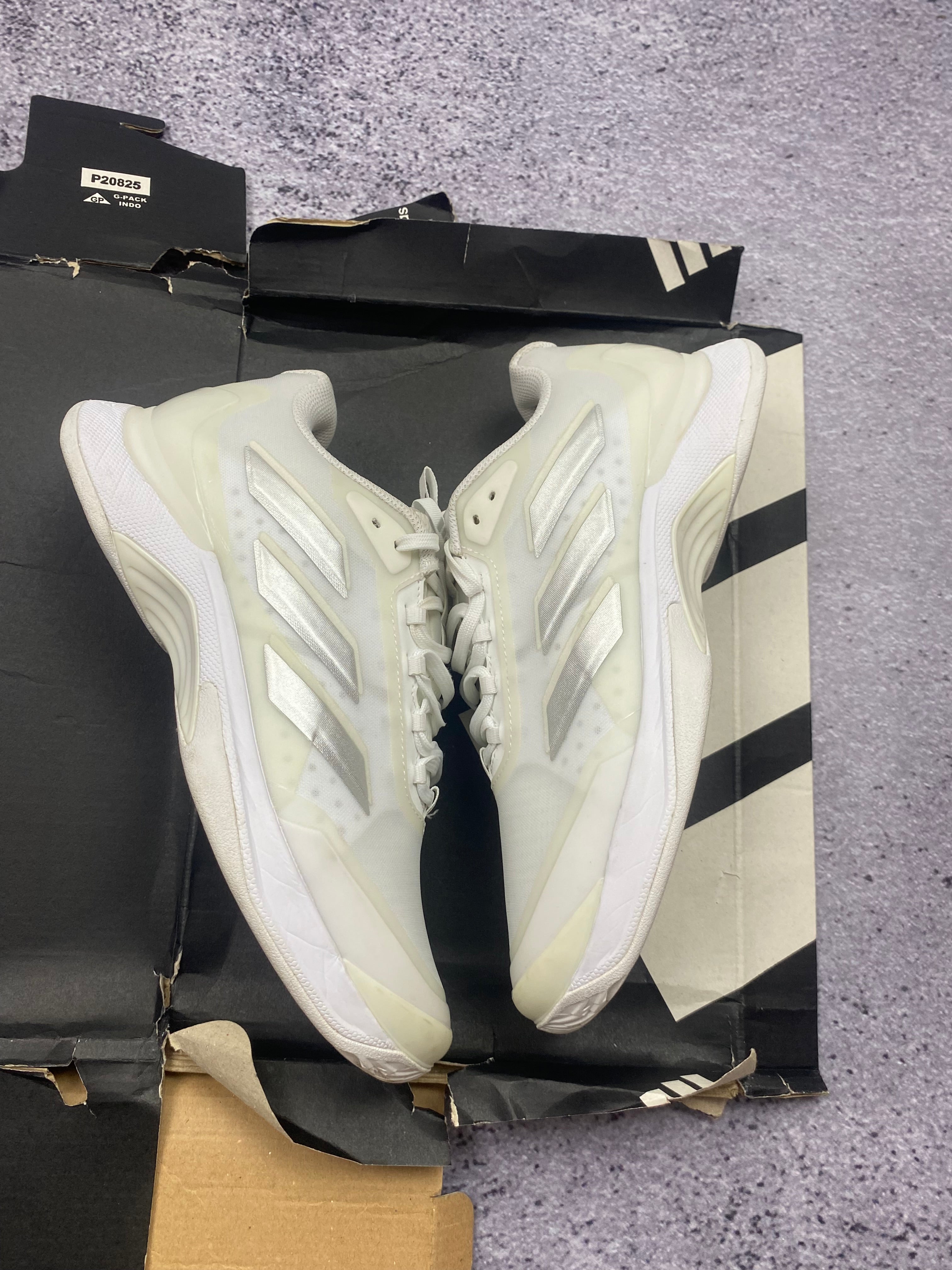 Adidas CourtJam Control white tennis shoes size 40